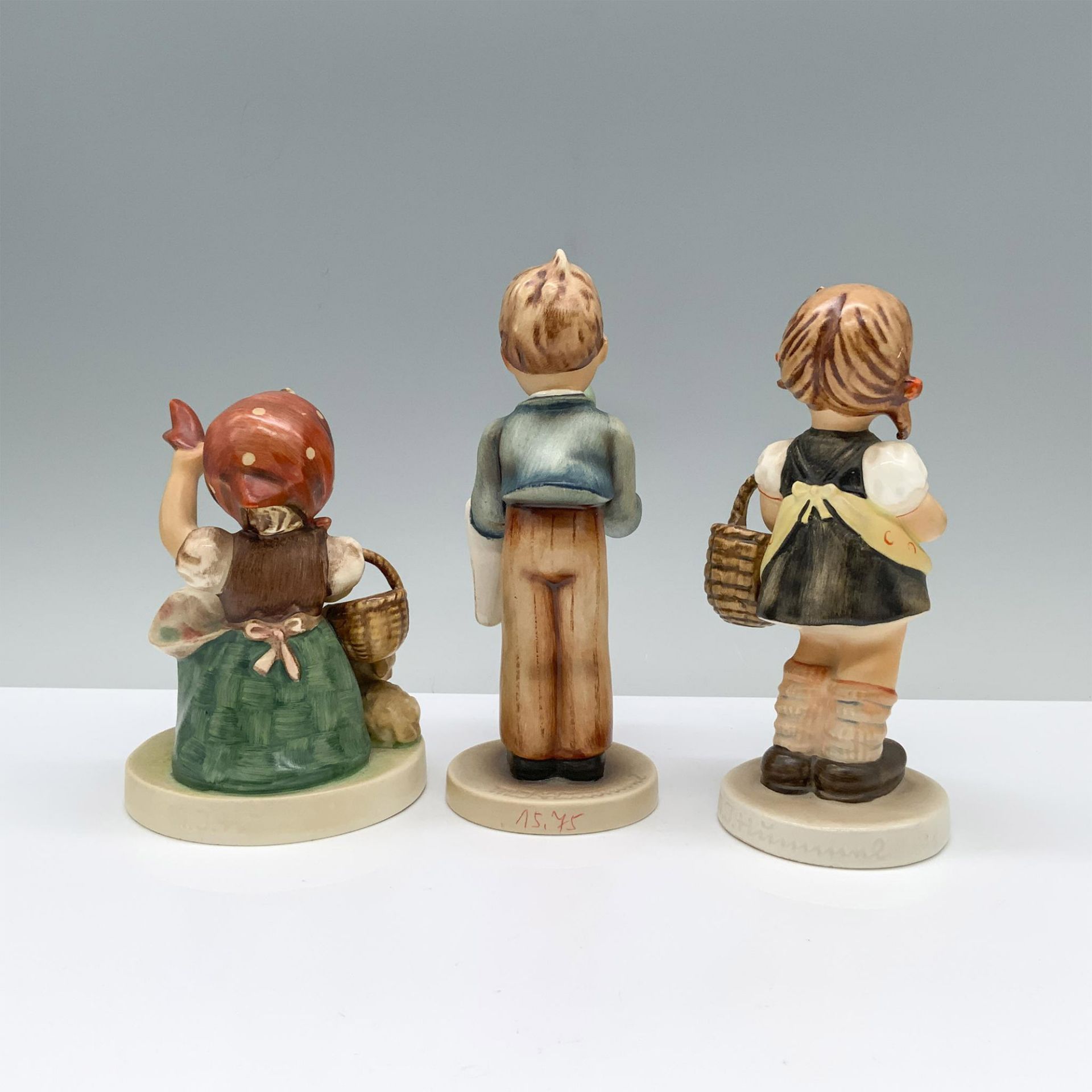 3pc Goebel Hummel Figurines, Sister Girl, Waiter, Farewell - Bild 2 aus 3