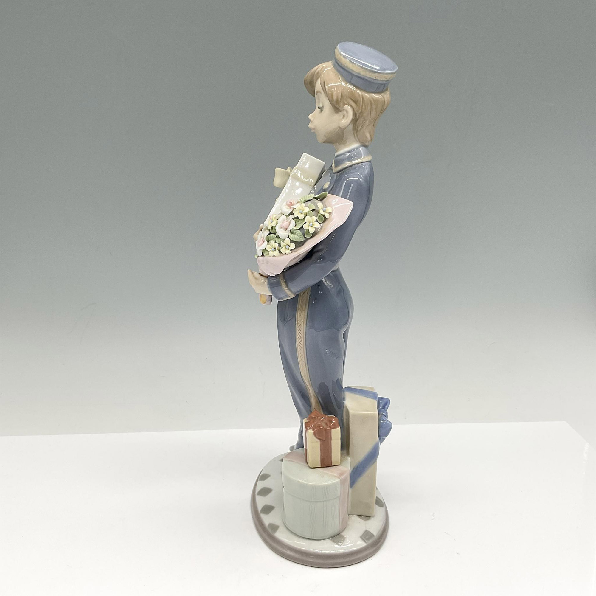 Special Delivery 1005783 - Lladro Porcelain Figurine - Image 2 of 5