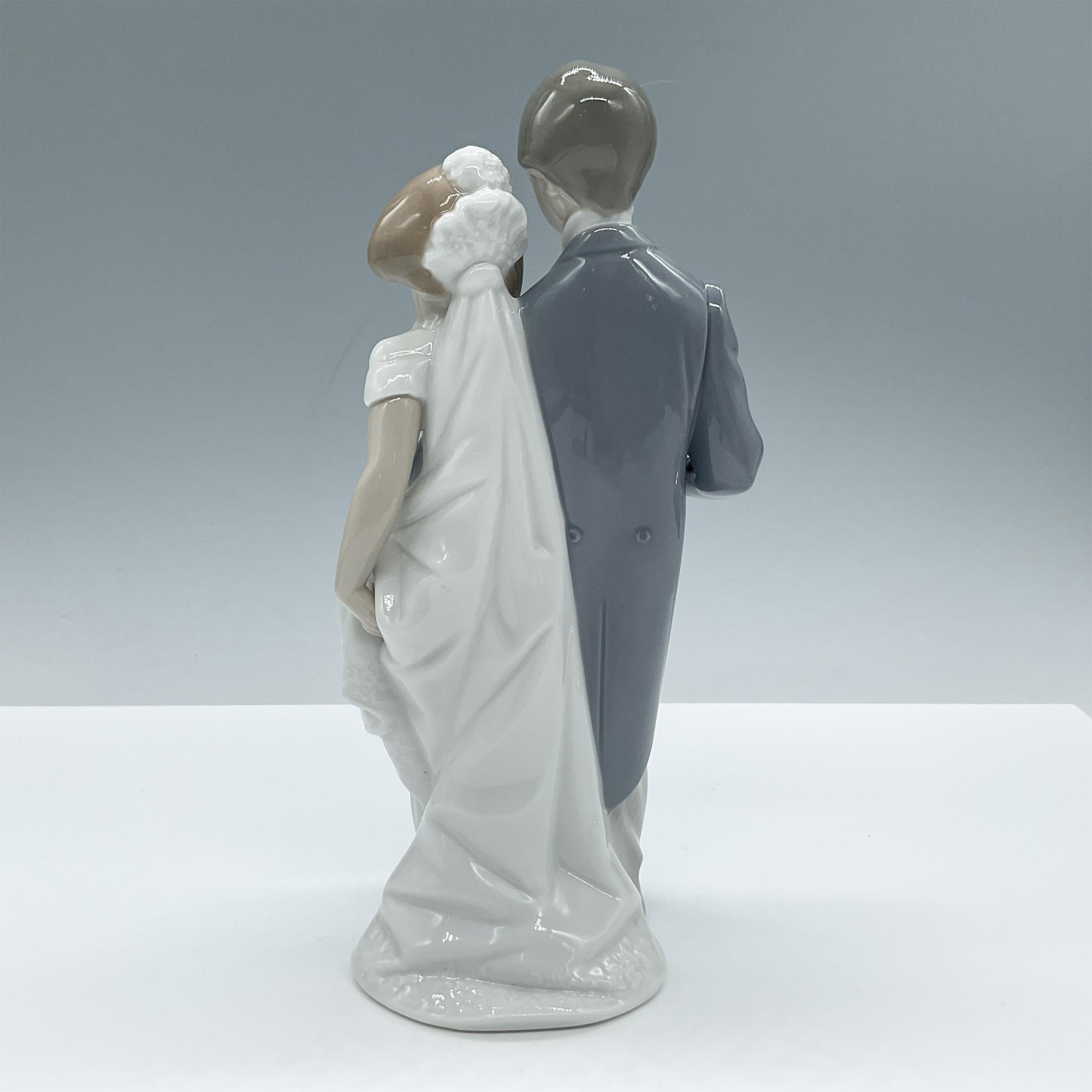 Wedding Bells 1006164 - Lladro Porcelain Figurine - Image 2 of 3