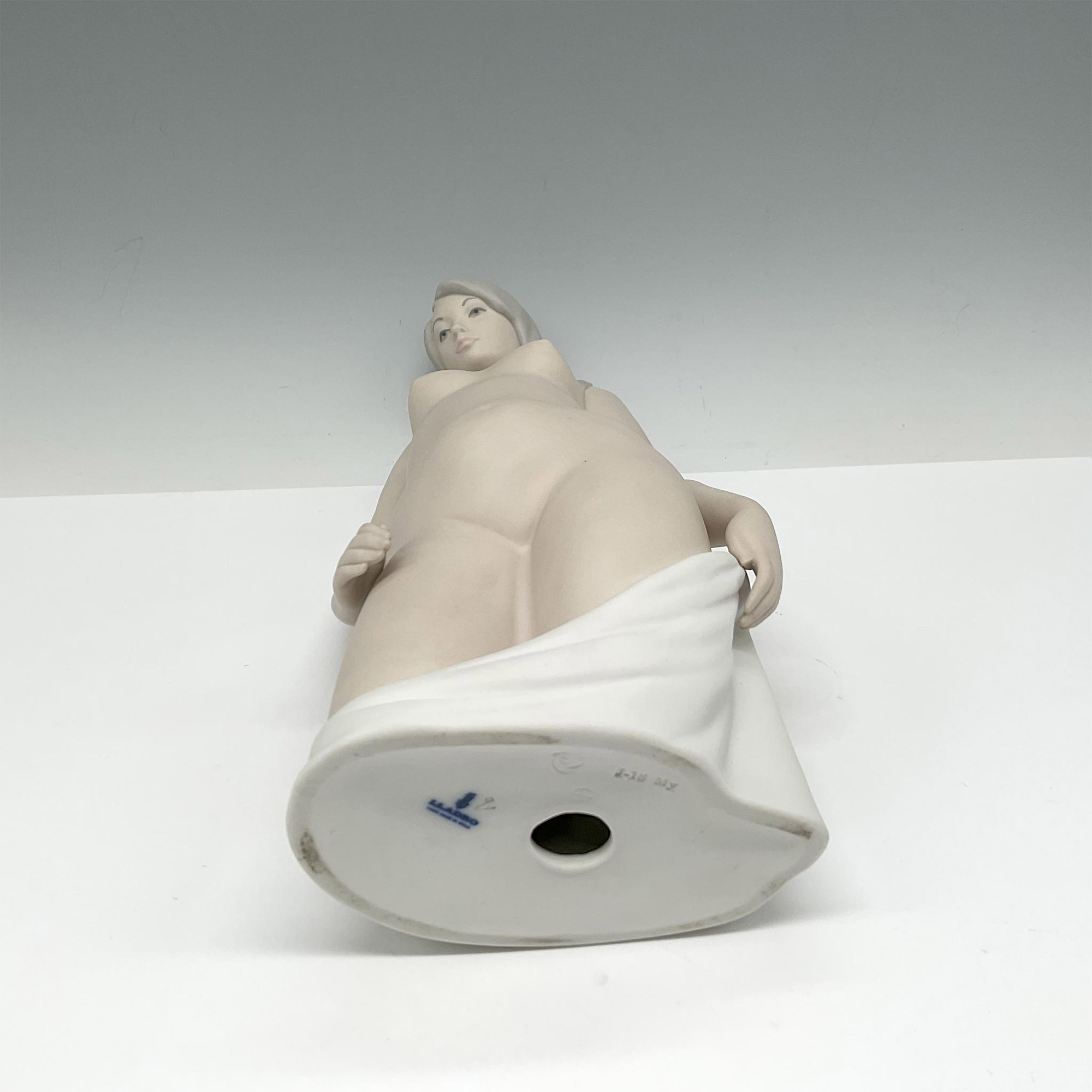 Nude Torso 1014512 - Lladro Porcelain Sculpture - Image 3 of 3