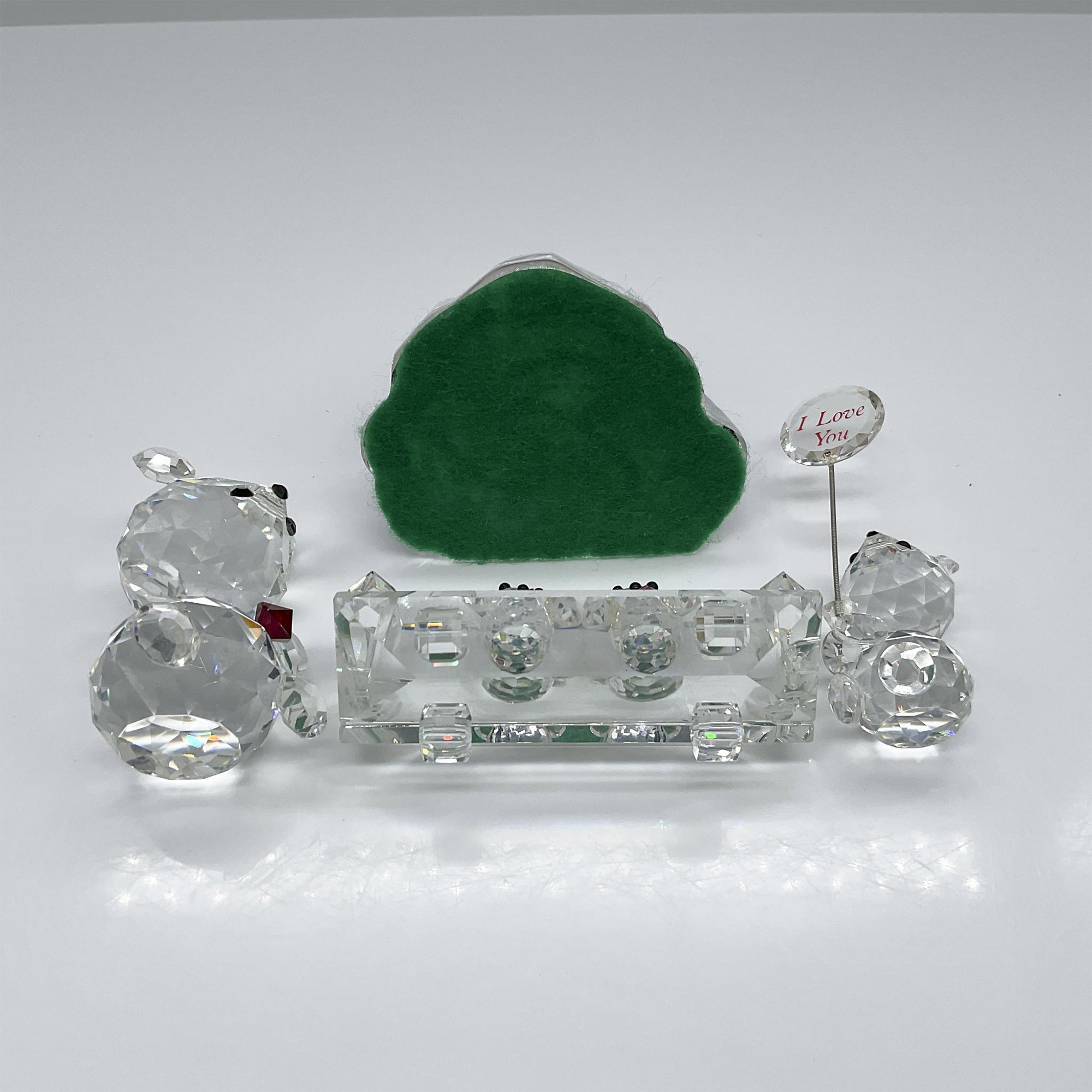 4pc Crystal Figurines, Bears and Rainbow Castle - Image 3 of 3