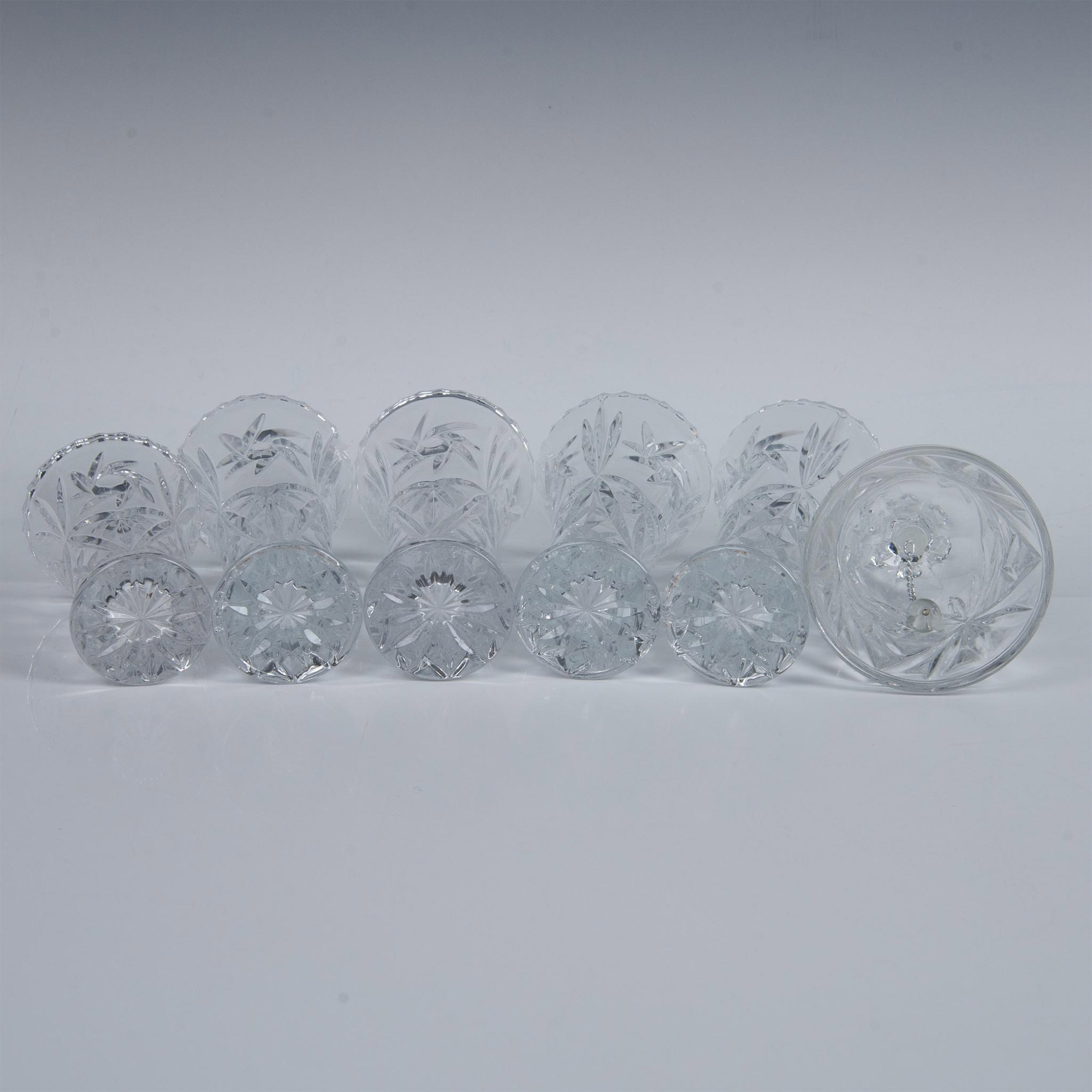 6pc Pressed Glass Vase and Bell Grouping - Bild 2 aus 4