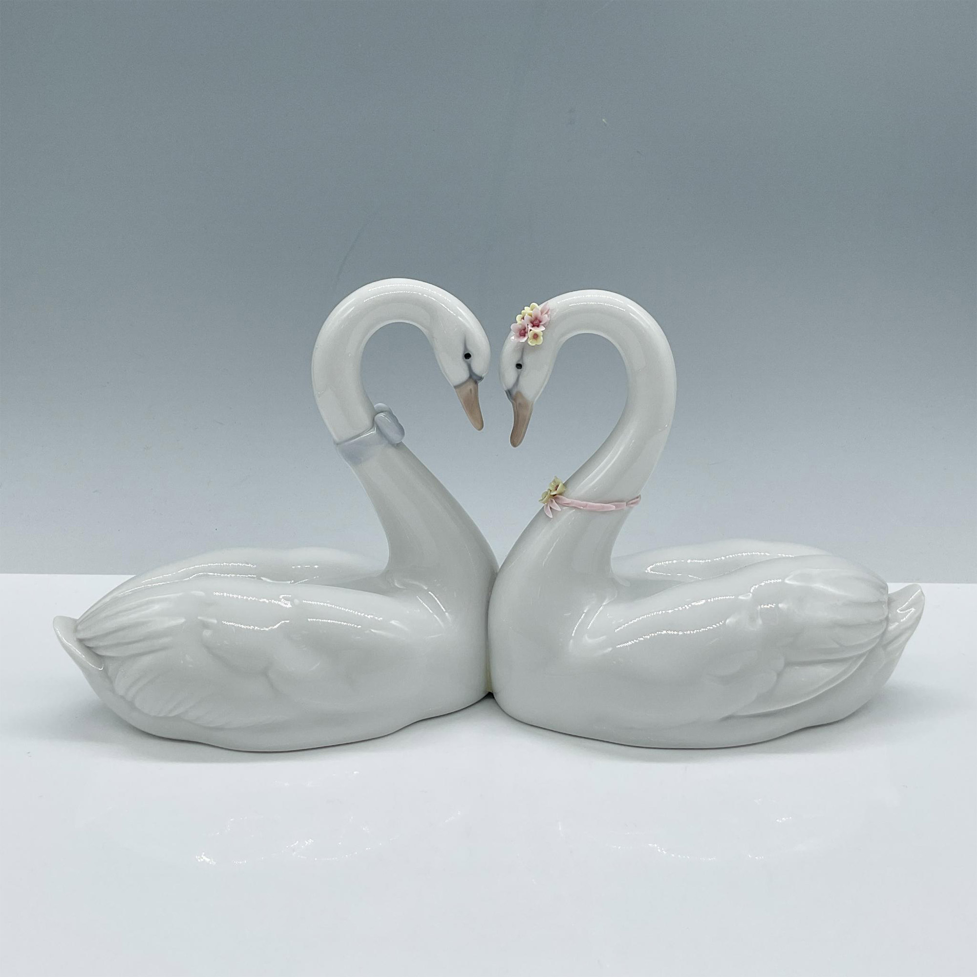 Endless Love 1006585 - Lladro Porcelain Figurine