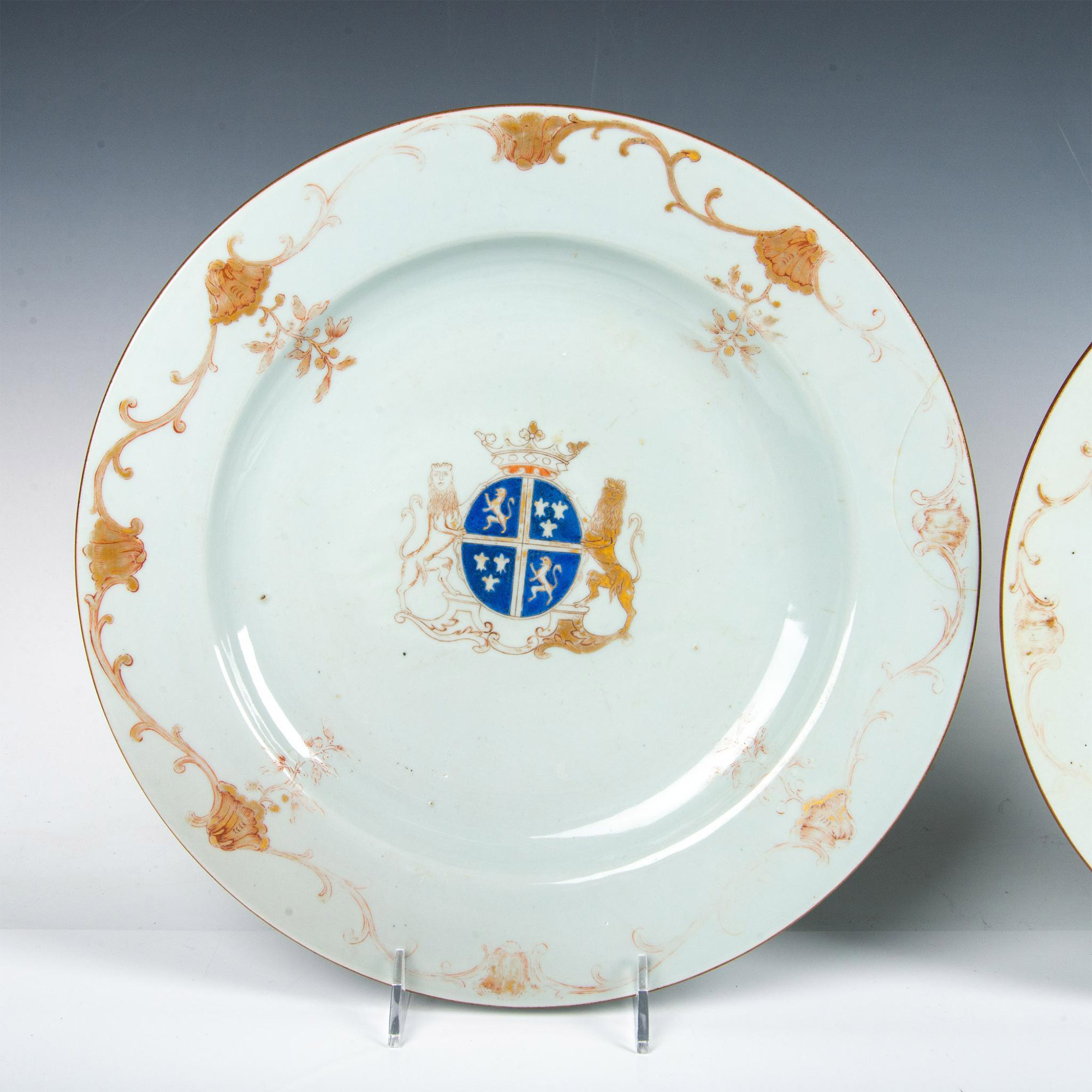 4pc Chinese Export English Market Armorial Graduate Plates - Bild 3 aus 5