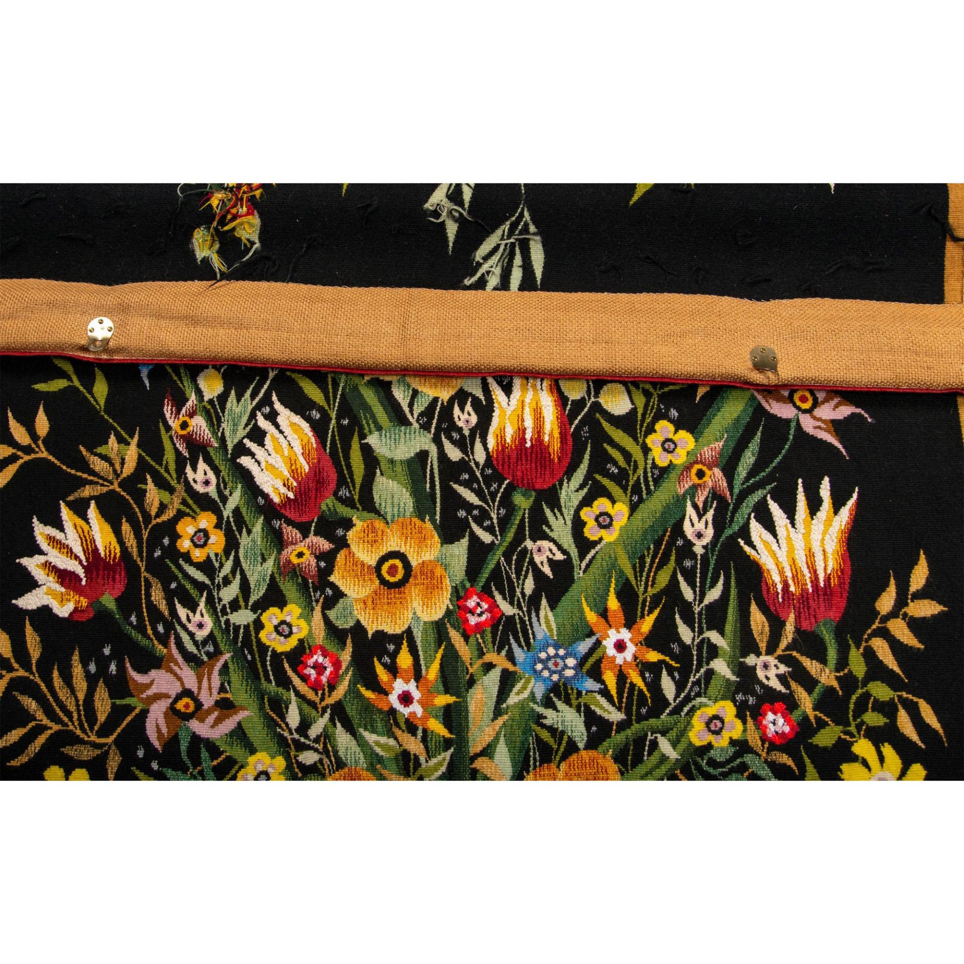 Caly Odette Aubusson Tapestry, A Voix Basse - Bild 11 aus 11