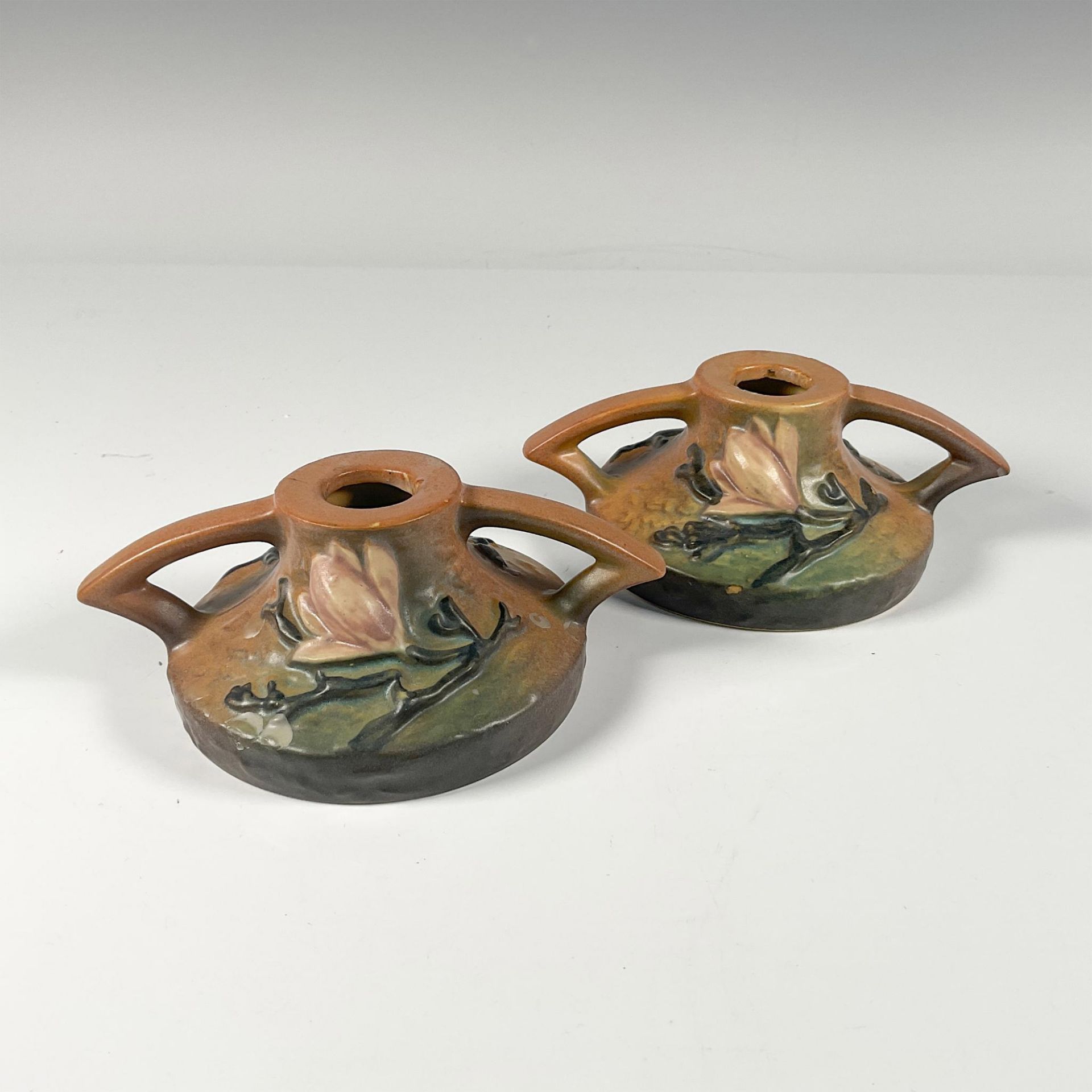 2pc Roseville Pottery, Brown Magnolia Candle Holders 1156 - Bild 2 aus 3