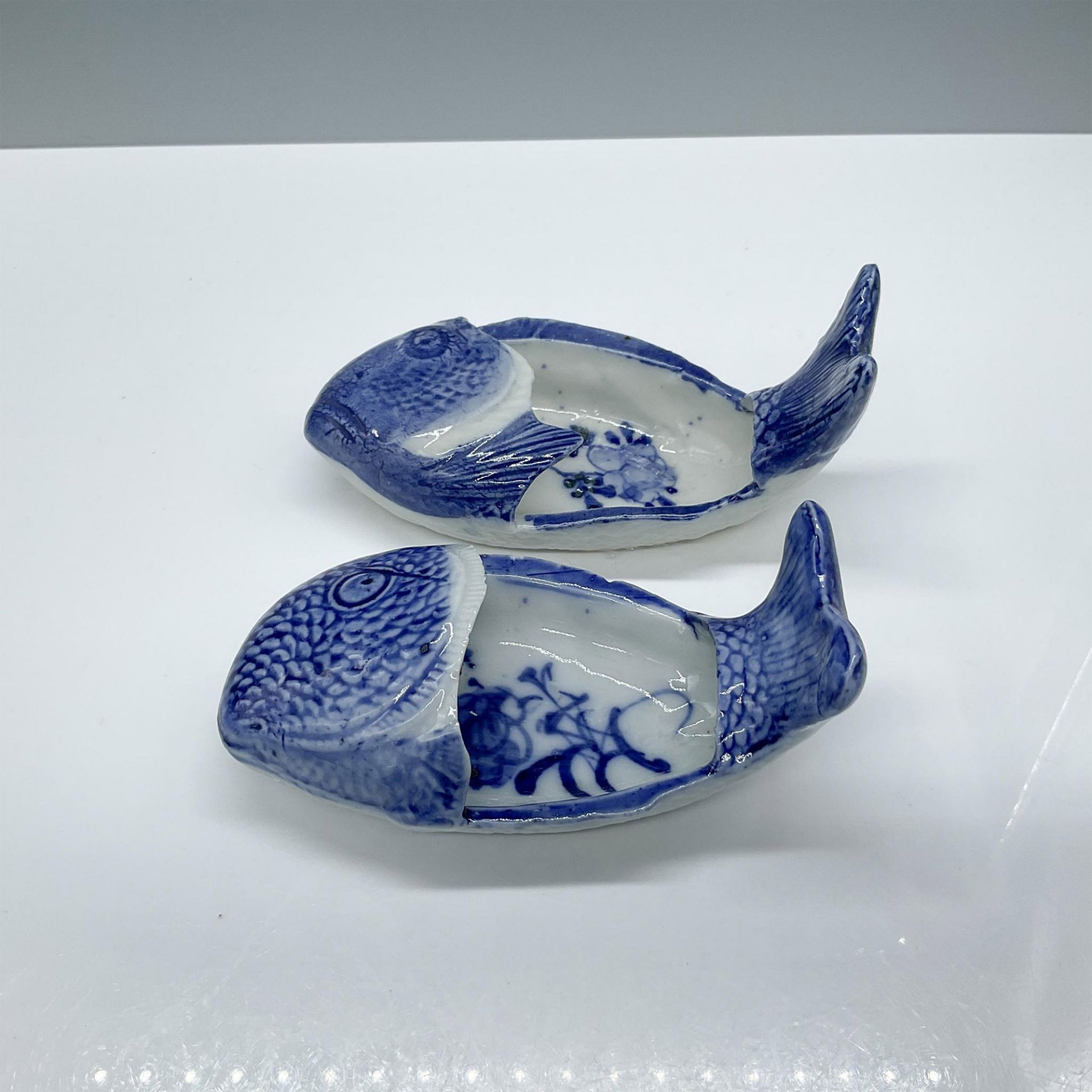 2pc Japanese Fish Shaped Dishes