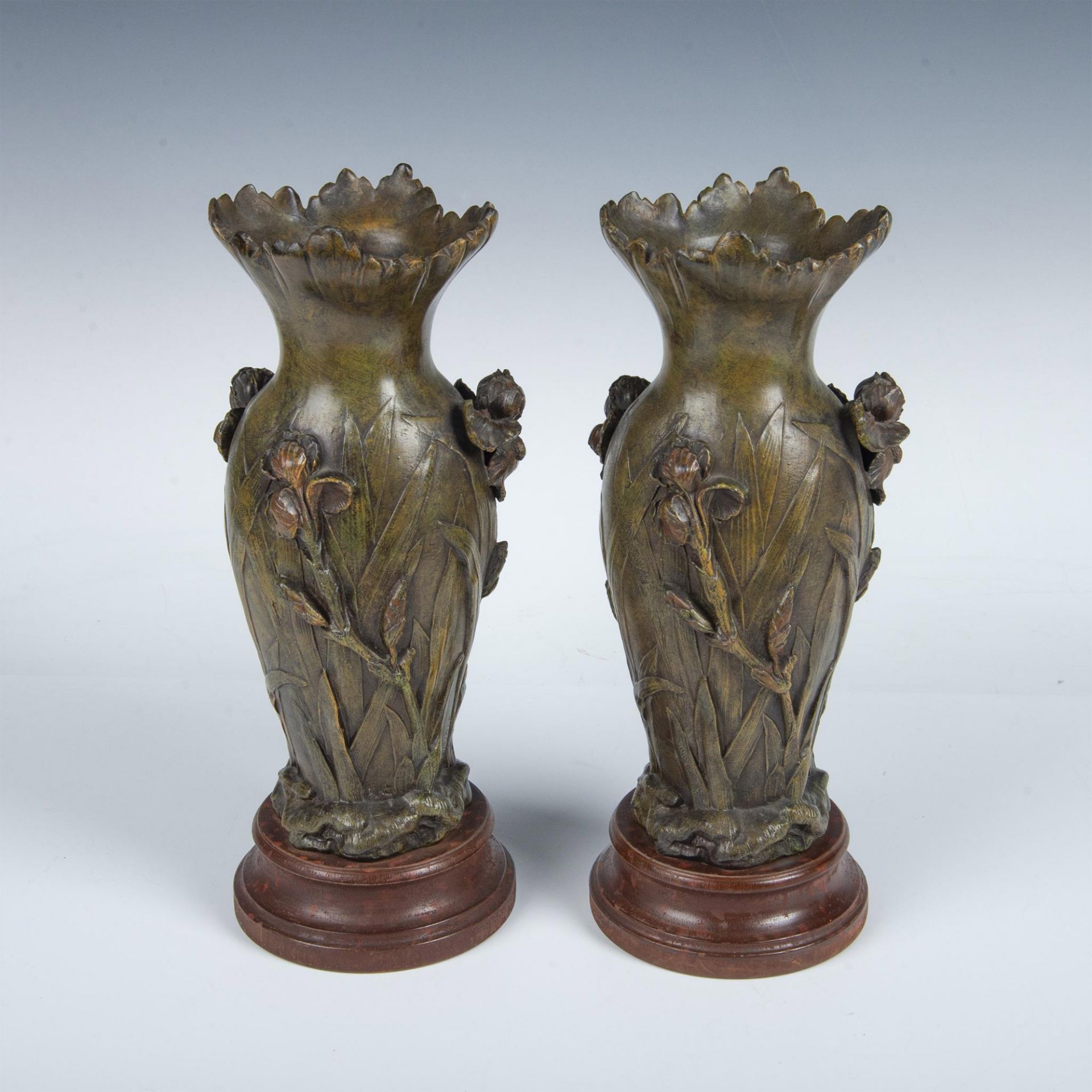 Heingle, Pair of Art Nouveau Patinated Bronze Vases, Signed - Bild 2 aus 5