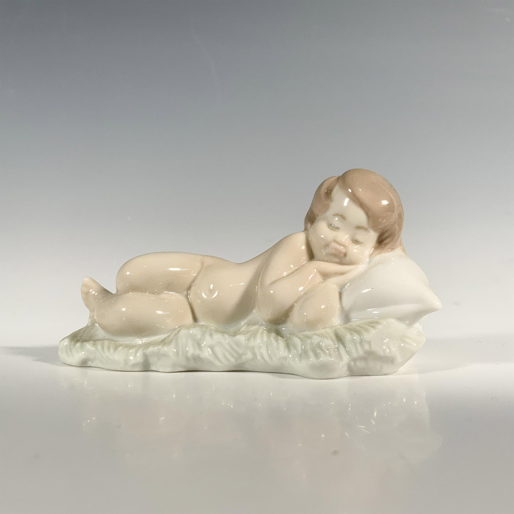 Baby Jesus 1004670 - Lladro Porcelain Figurine