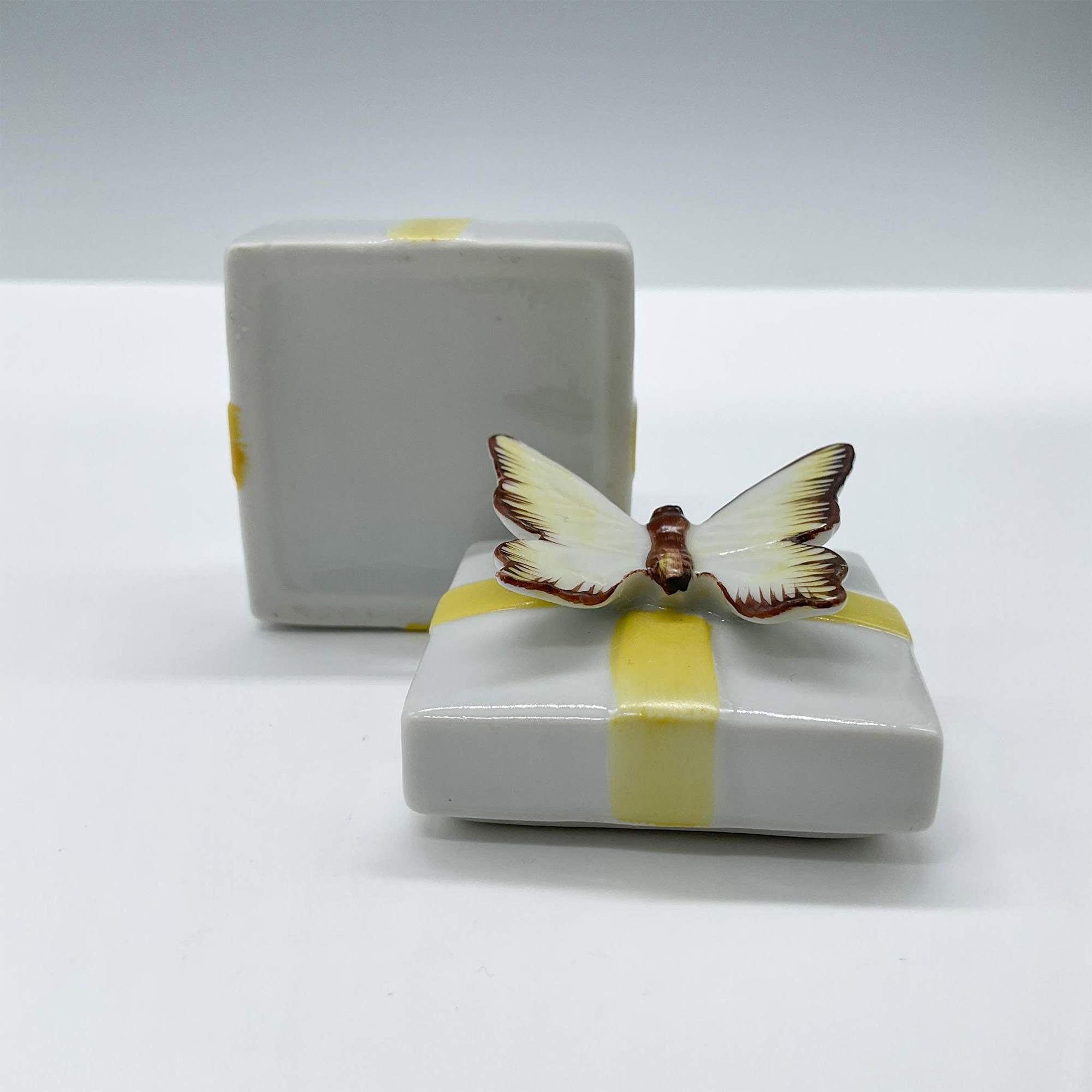 Shafford Lidded Treasure Box, Butterfly - Image 3 of 3