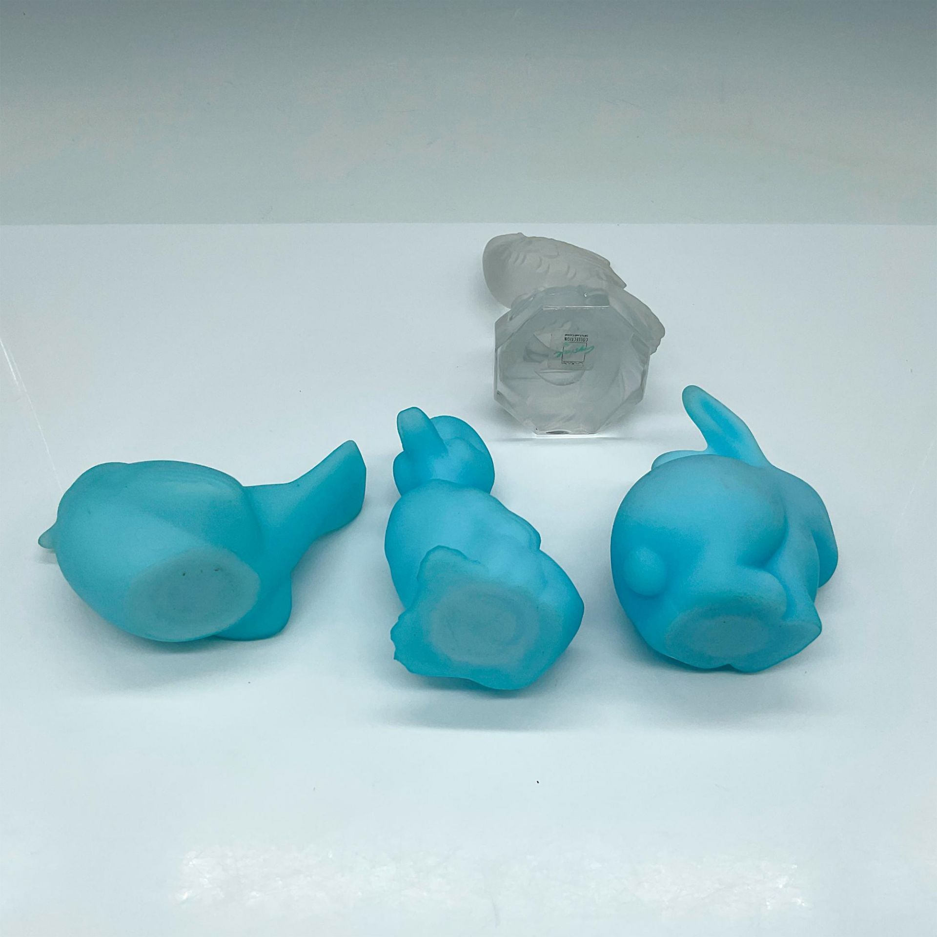 4pc Fenton Blue Satin Glass and Goebel Crystal Figurines - Bild 3 aus 3