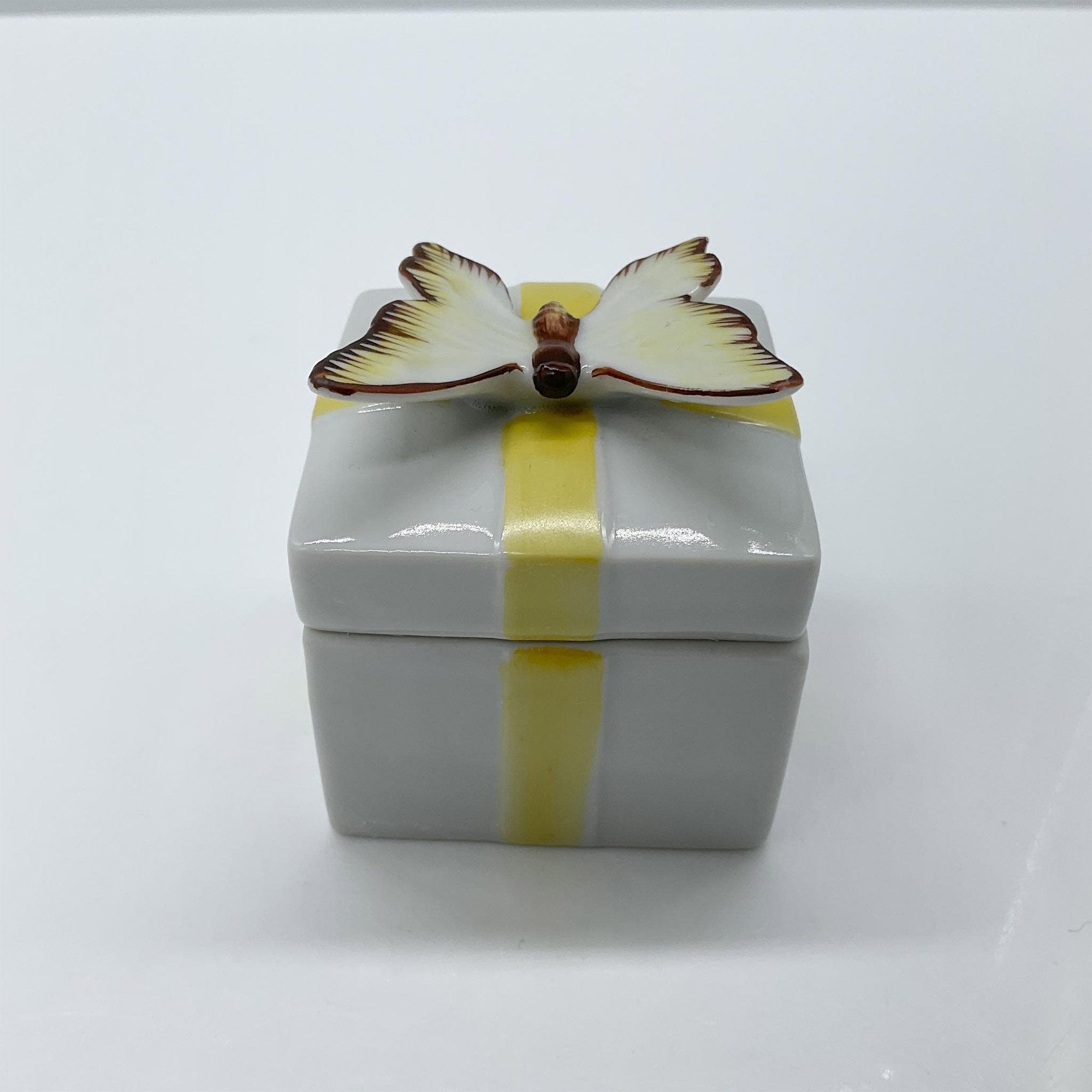 Shafford Lidded Treasure Box, Butterfly - Image 2 of 3