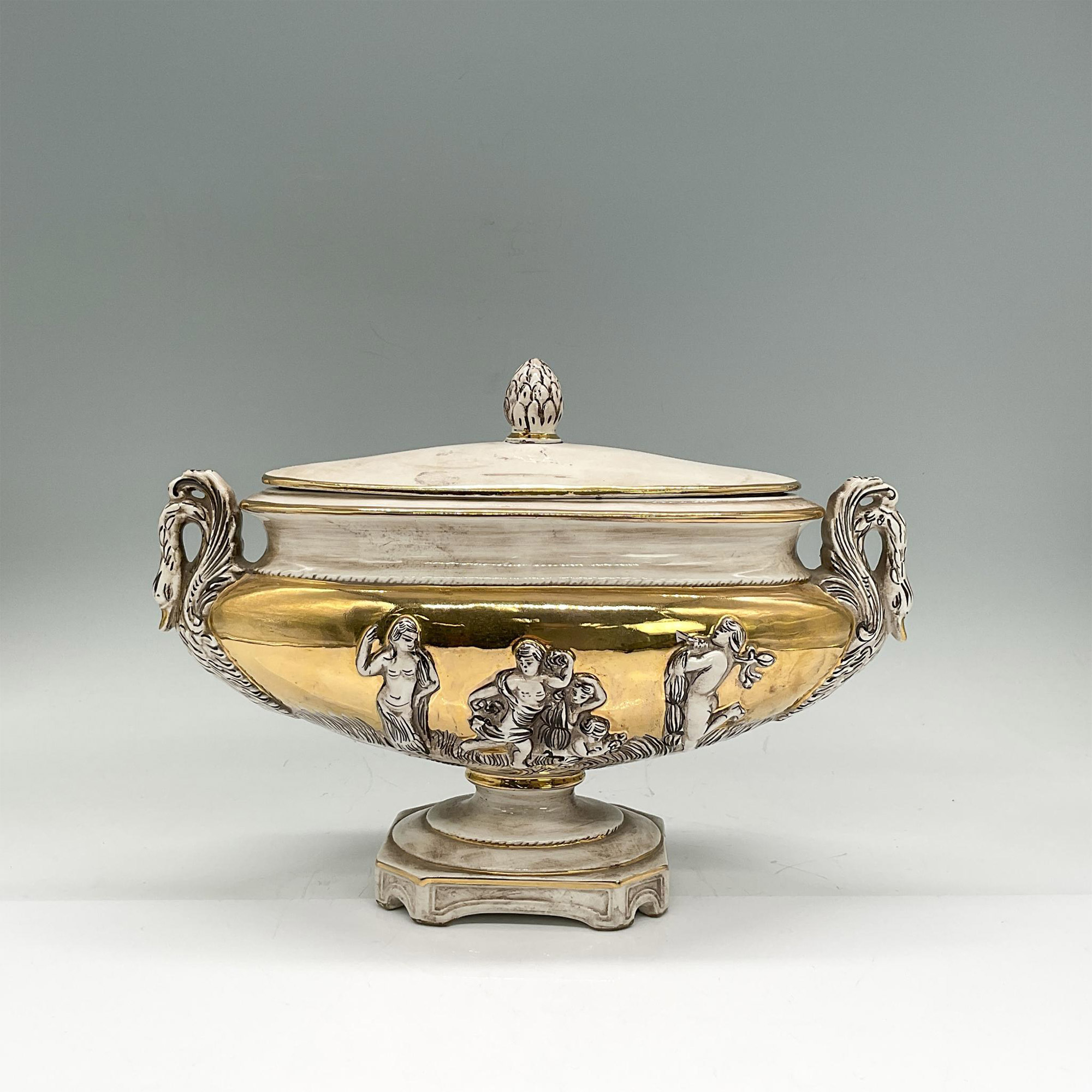 Capodimonte Pedestal Covered Oval Bowl