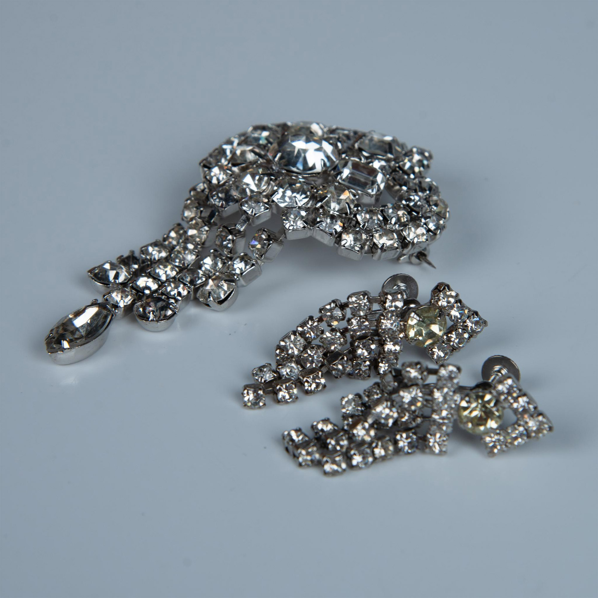 2pc Silver Metal Rhinestone Screw-Back Earrings & Brooch - Image 3 of 3