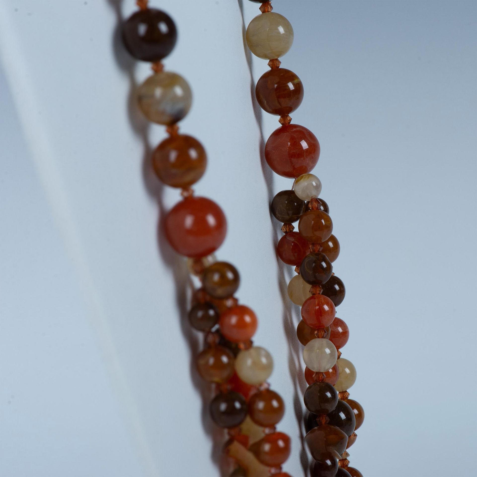 Beautiful Multi-Strand Marbled Brown & Red Bead Necklace - Image 3 of 4