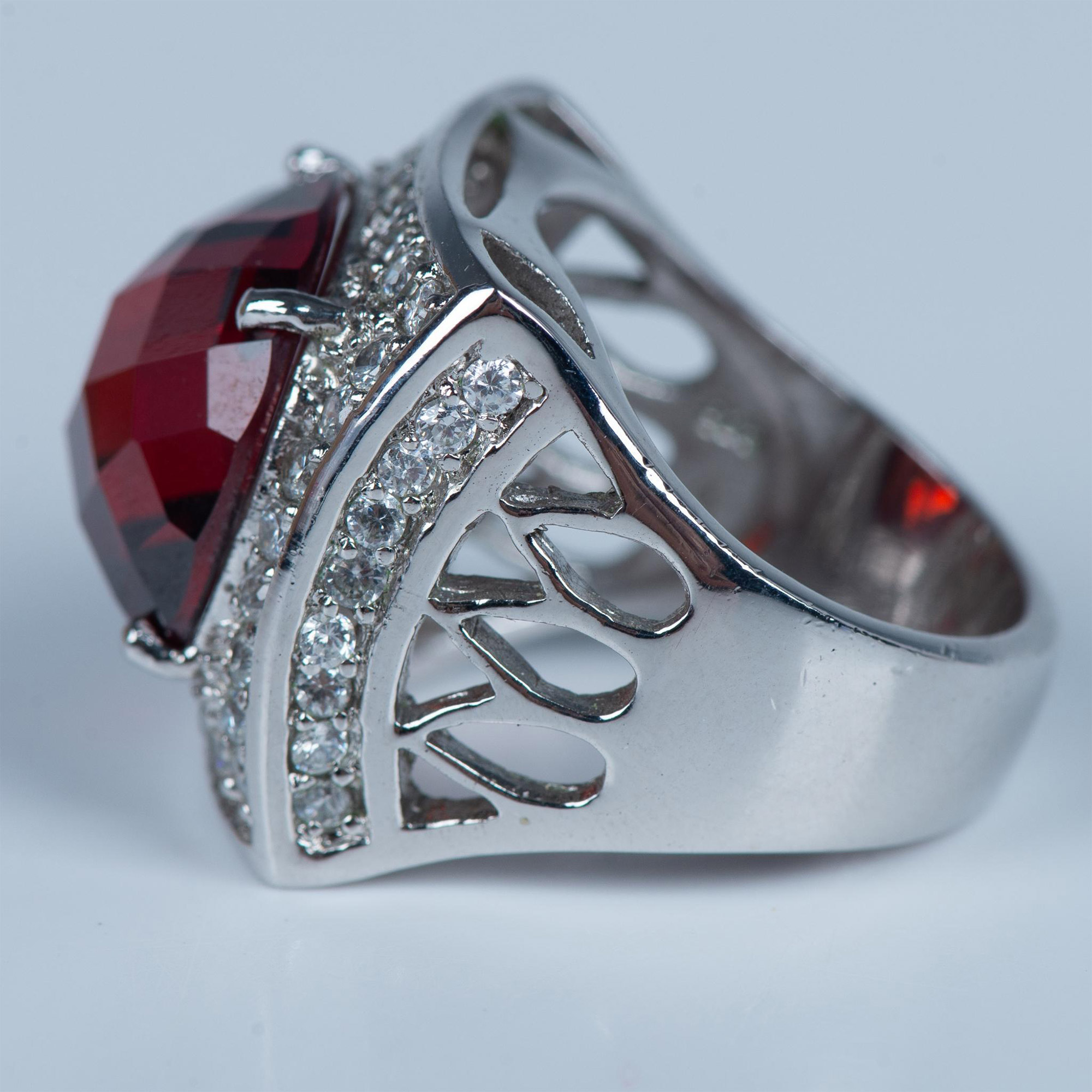 Eye-Catching Sterling Silver and Red Crystal Ring - Image 3 of 6