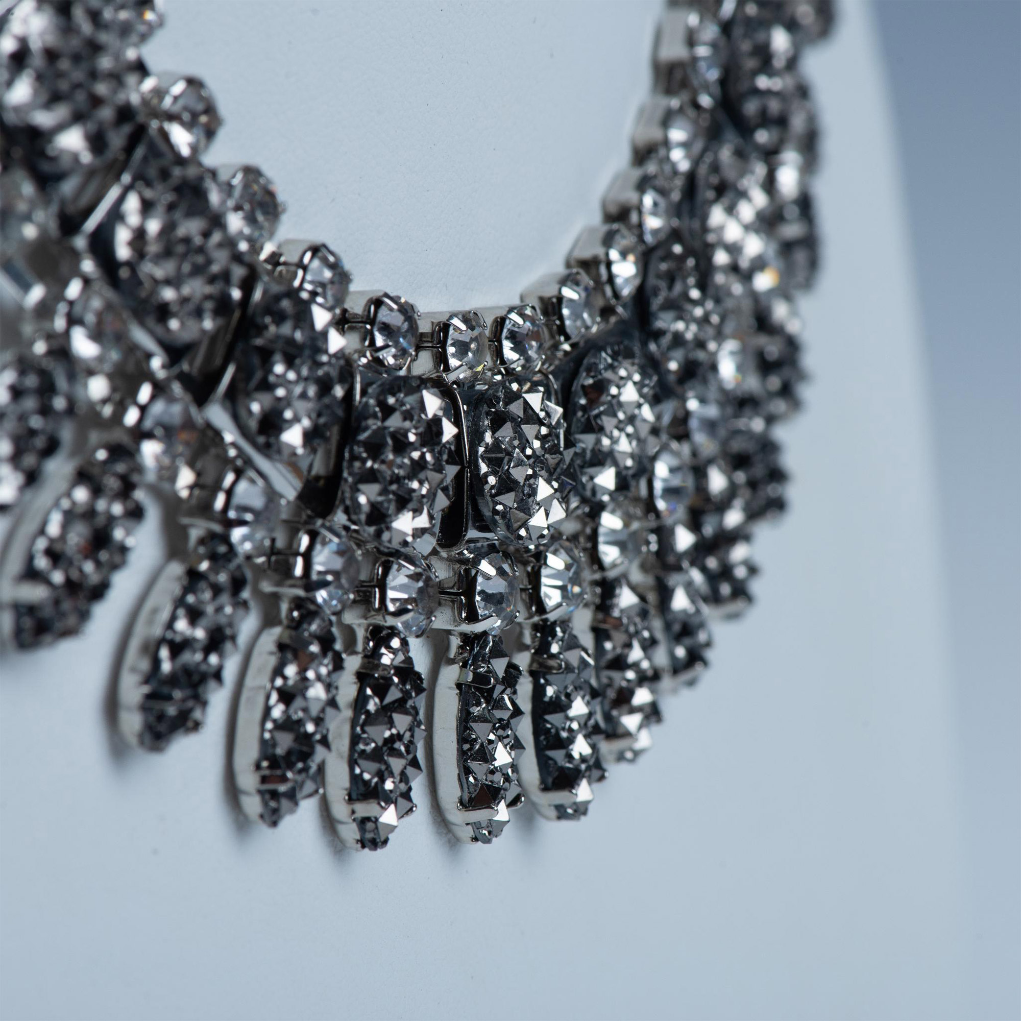 Stunning Rhodium and Rhinestone Necklace - Image 2 of 6