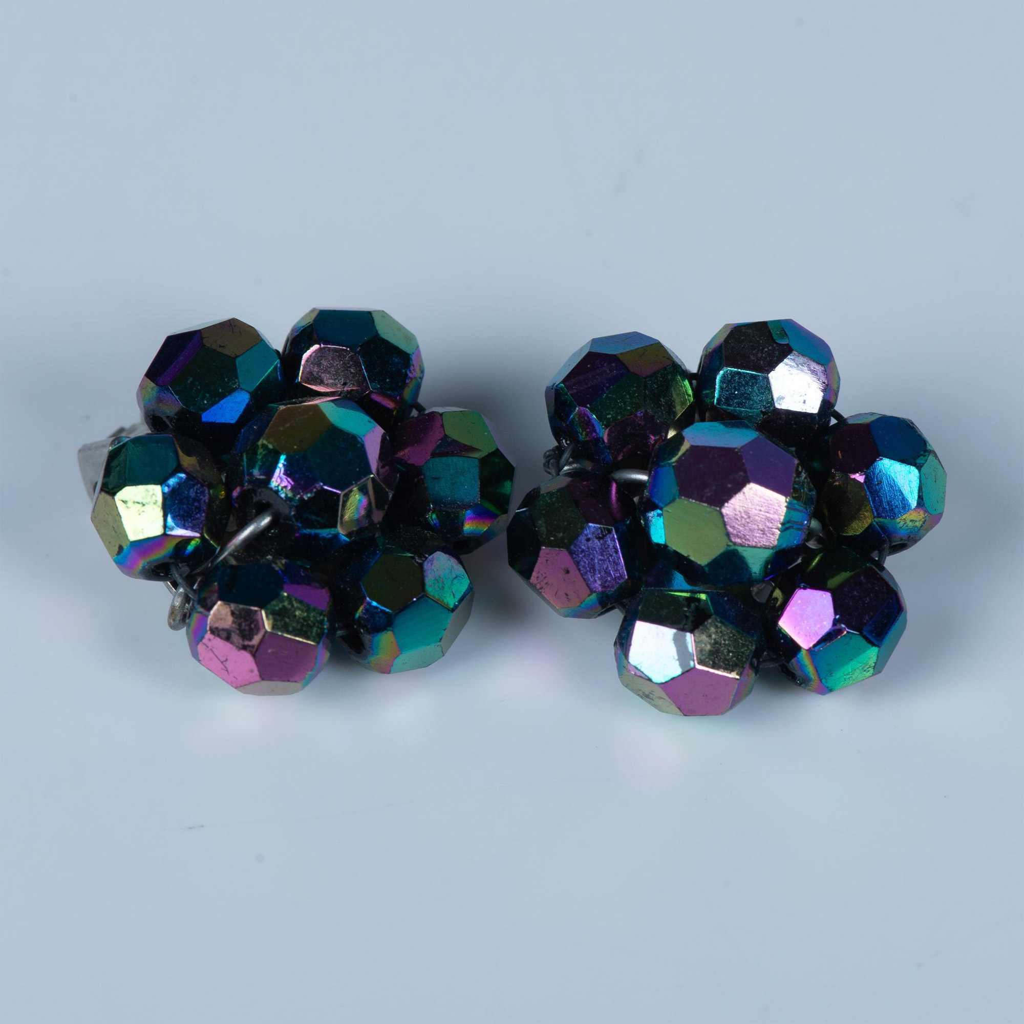 4pc Retro Bead Cluster Clip-On Earrings - Image 4 of 5