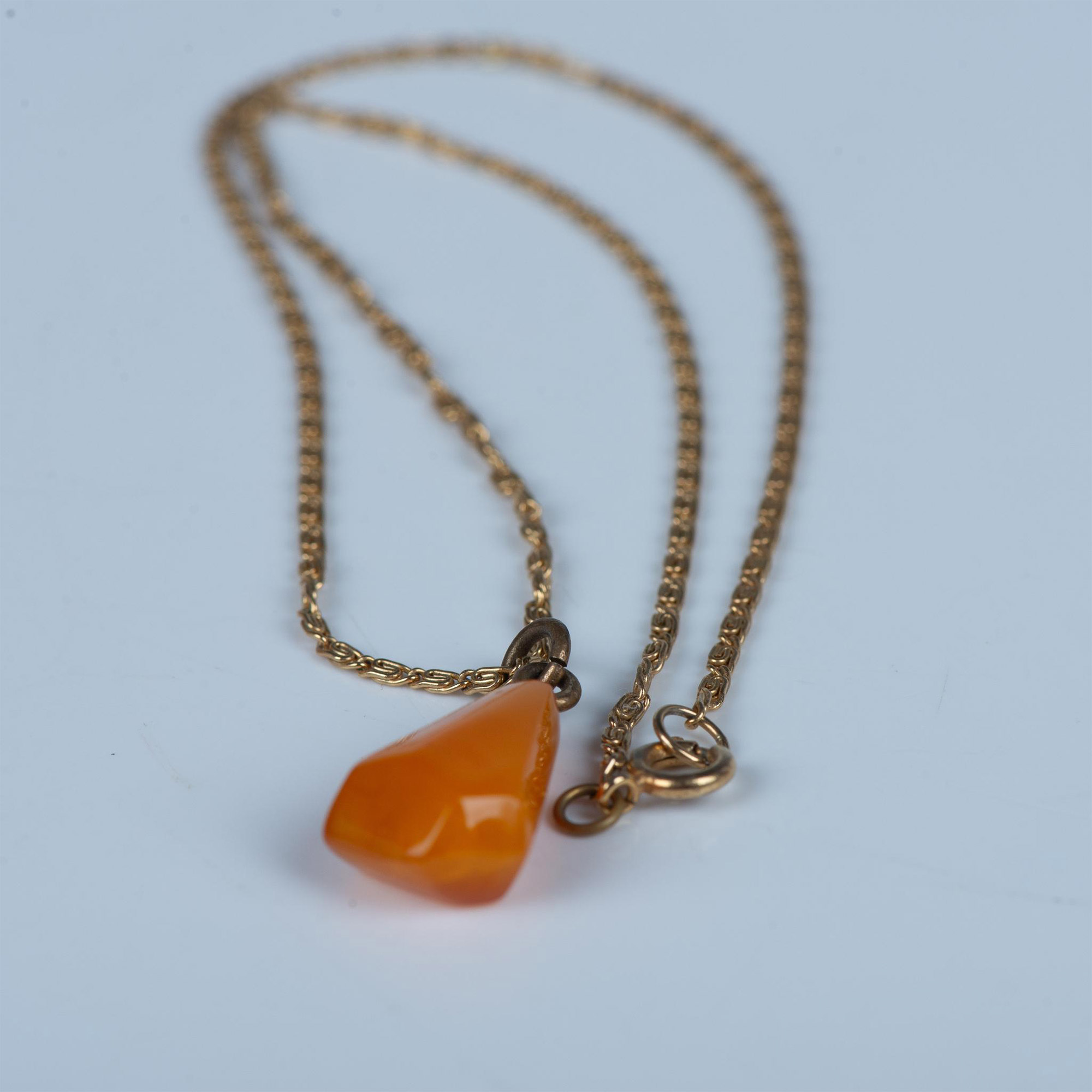 Beautiful Gold Tone Amber Pendant Necklace - Image 2 of 2