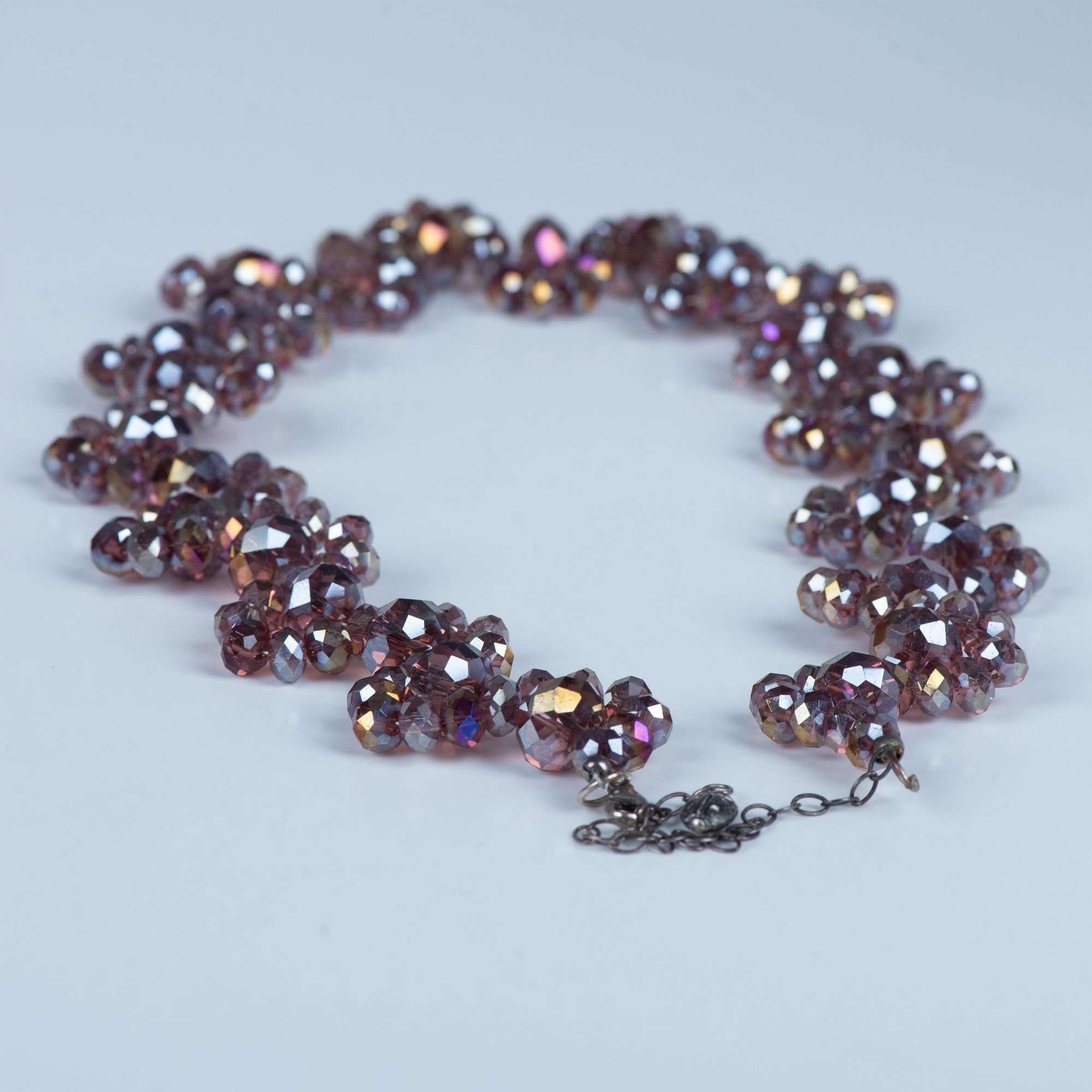 Beautiful Wavy Iridescent Purple Bead Choker Necklace - Image 3 of 4