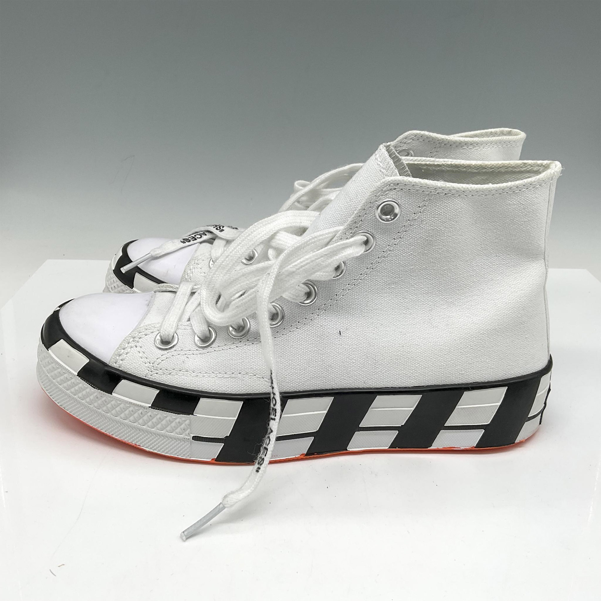 Converse Off-White Virgil Abloh Chuck 70 Sneakers - Image 4 of 6