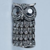 Fabulous Silver Tone Articulated Rhinestone Owl Double Ring