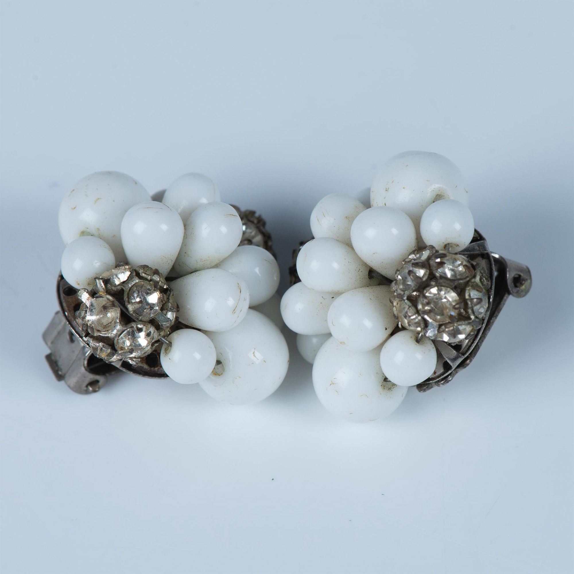 4pc Retro Bead Cluster Clip-On Earrings - Image 5 of 5