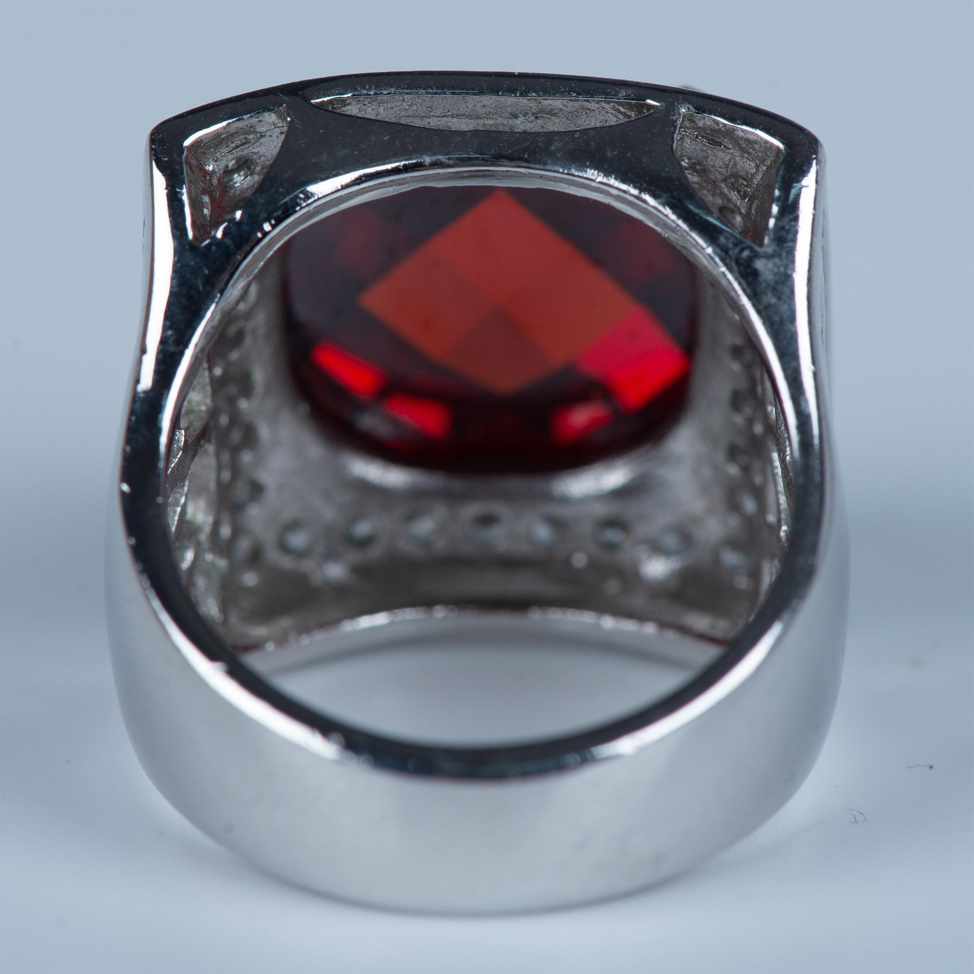 Eye-Catching Sterling Silver and Red Crystal Ring - Image 4 of 6