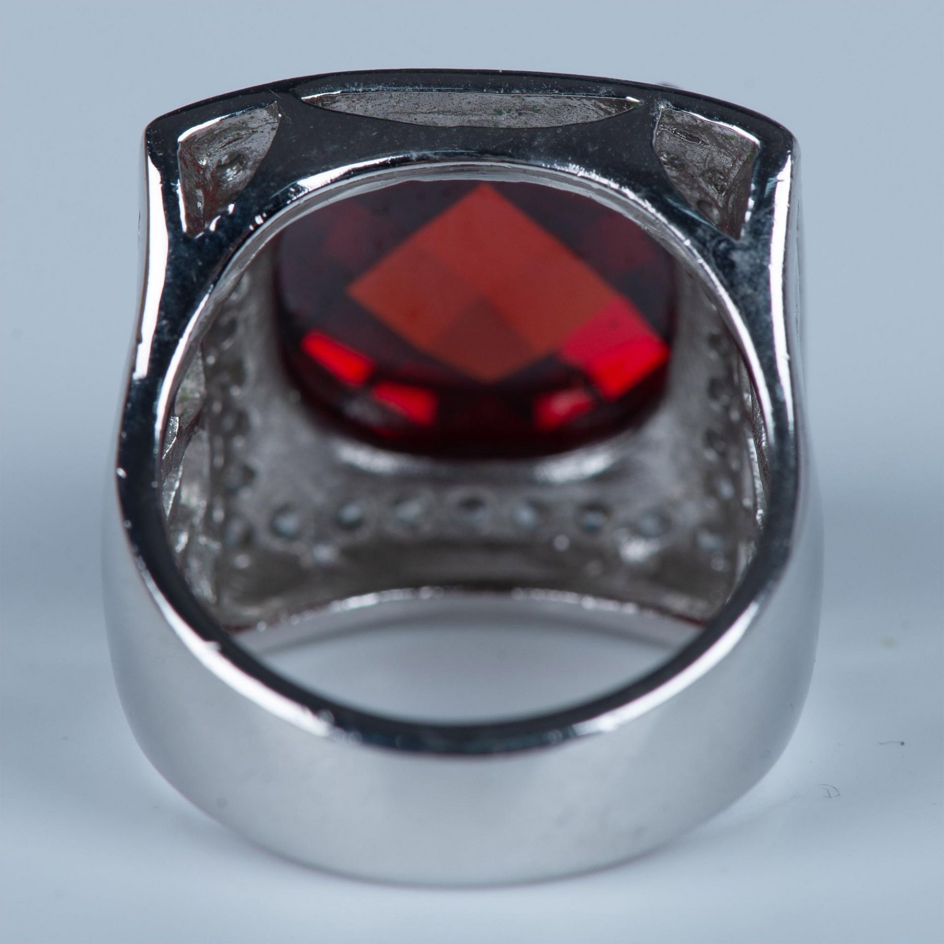 Eye-Catching Sterling Silver and Red Crystal Ring - Bild 4 aus 6