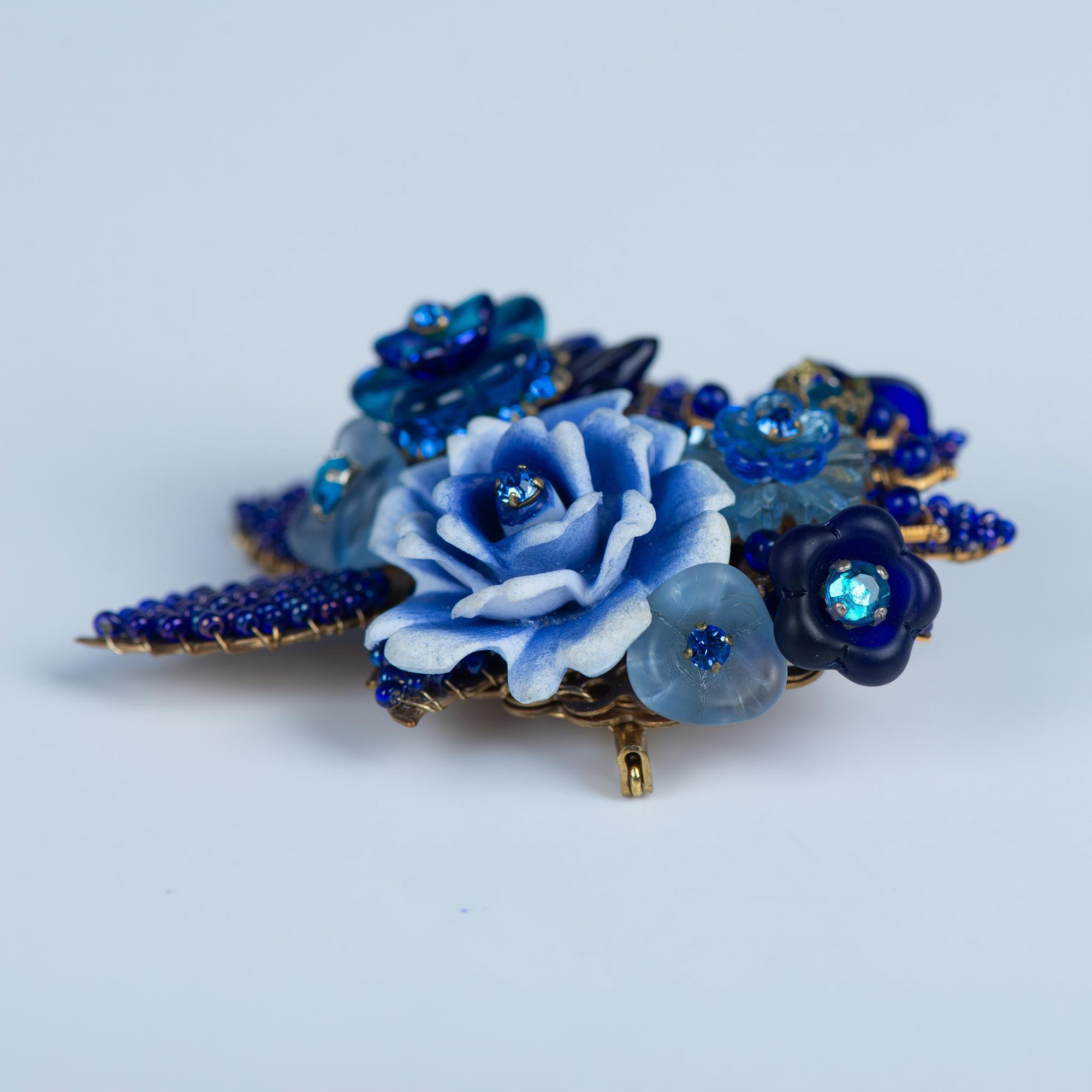 Rare Stanley Hagler NYC Two-Tone Blue Flower Brooch - Image 3 of 4