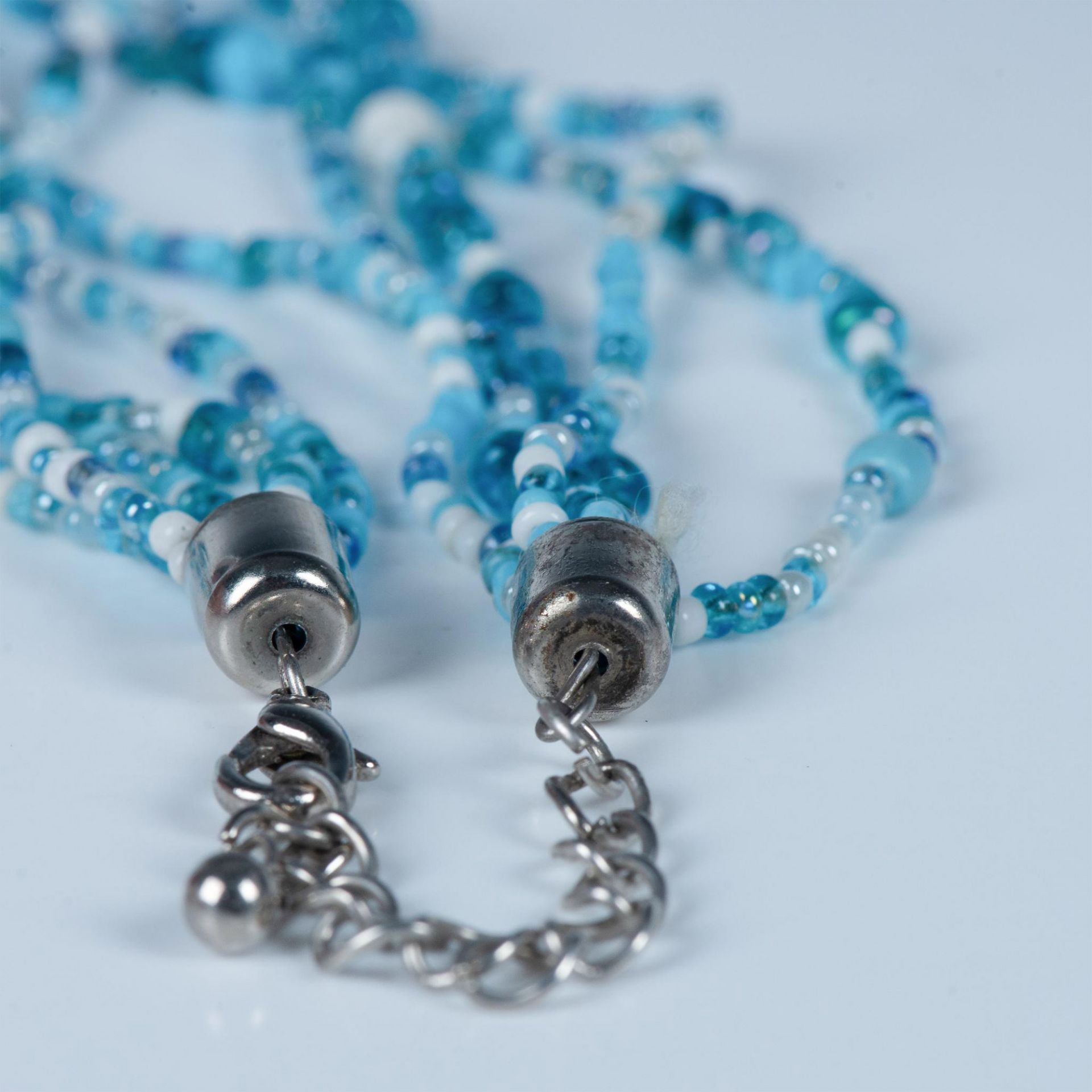 Pretty Multi-Strand Blue and Faux Turquoise Beaded Necklace - Bild 6 aus 6