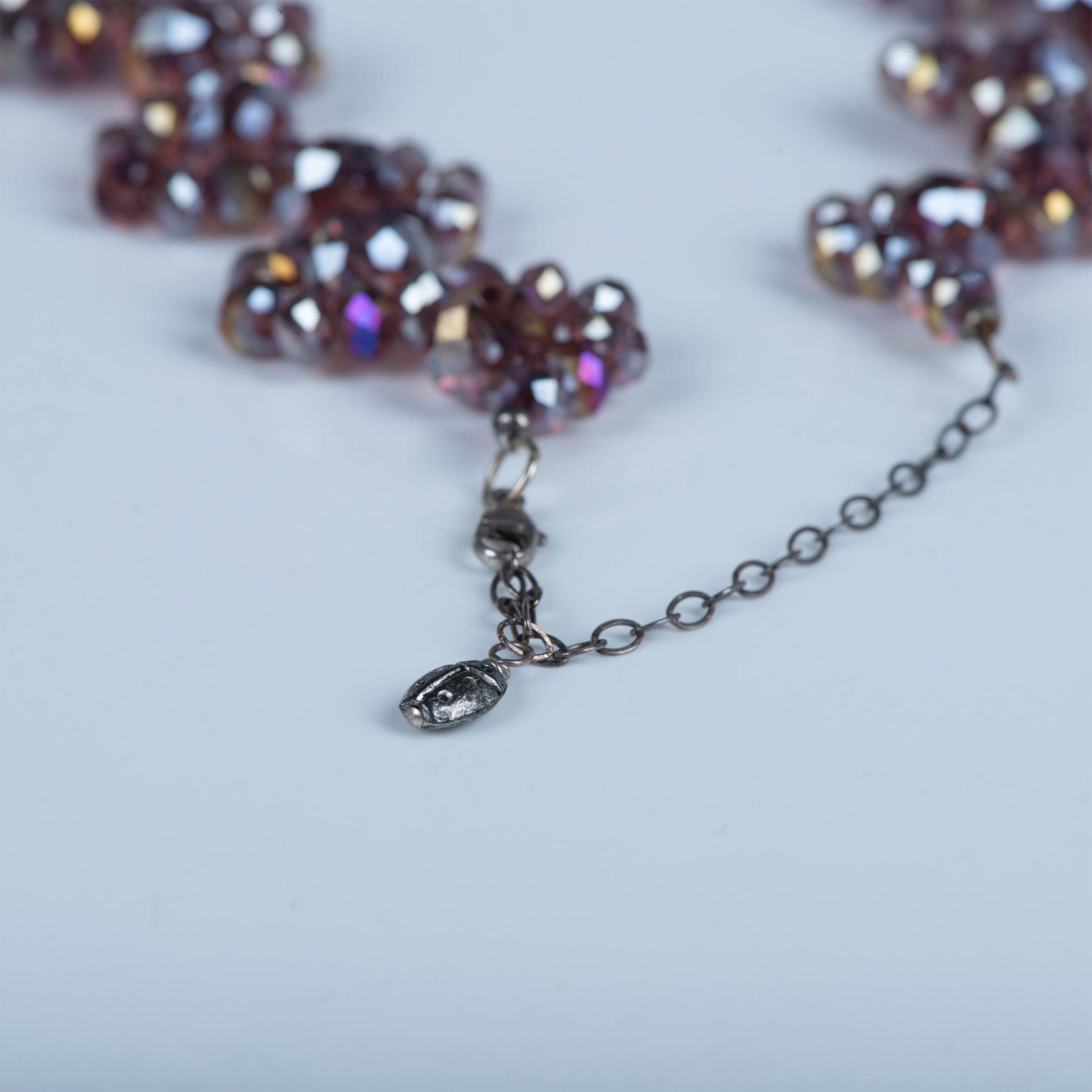 Beautiful Wavy Iridescent Purple Bead Choker Necklace - Image 4 of 4
