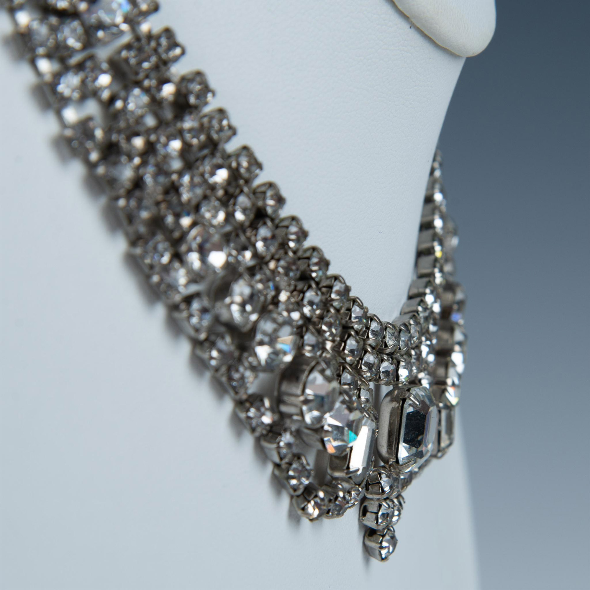 Stunning Silver Metal Rhinestone Choker Necklace - Image 2 of 3