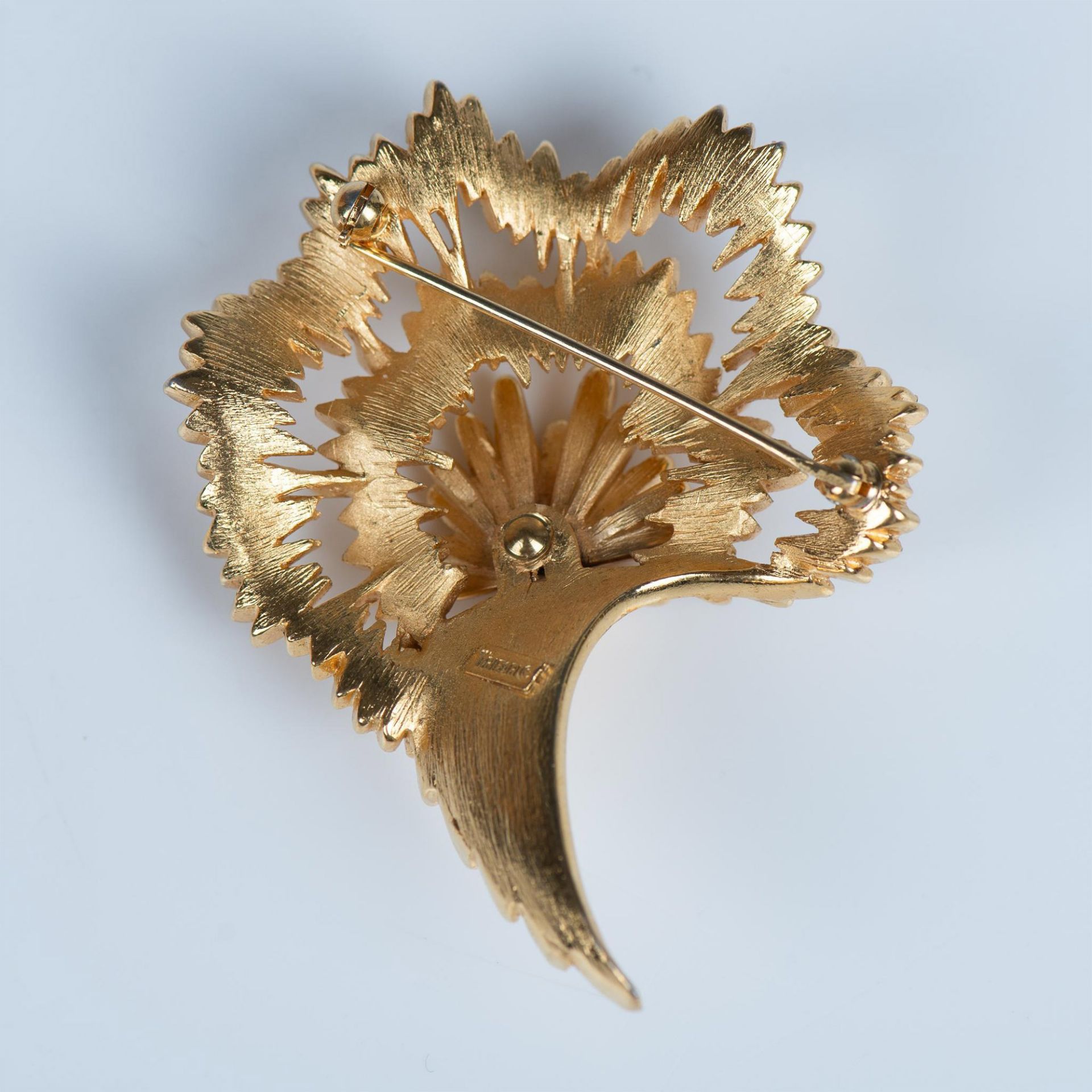 Retro Trifari Gold Metal Floral Brooch - Image 2 of 3
