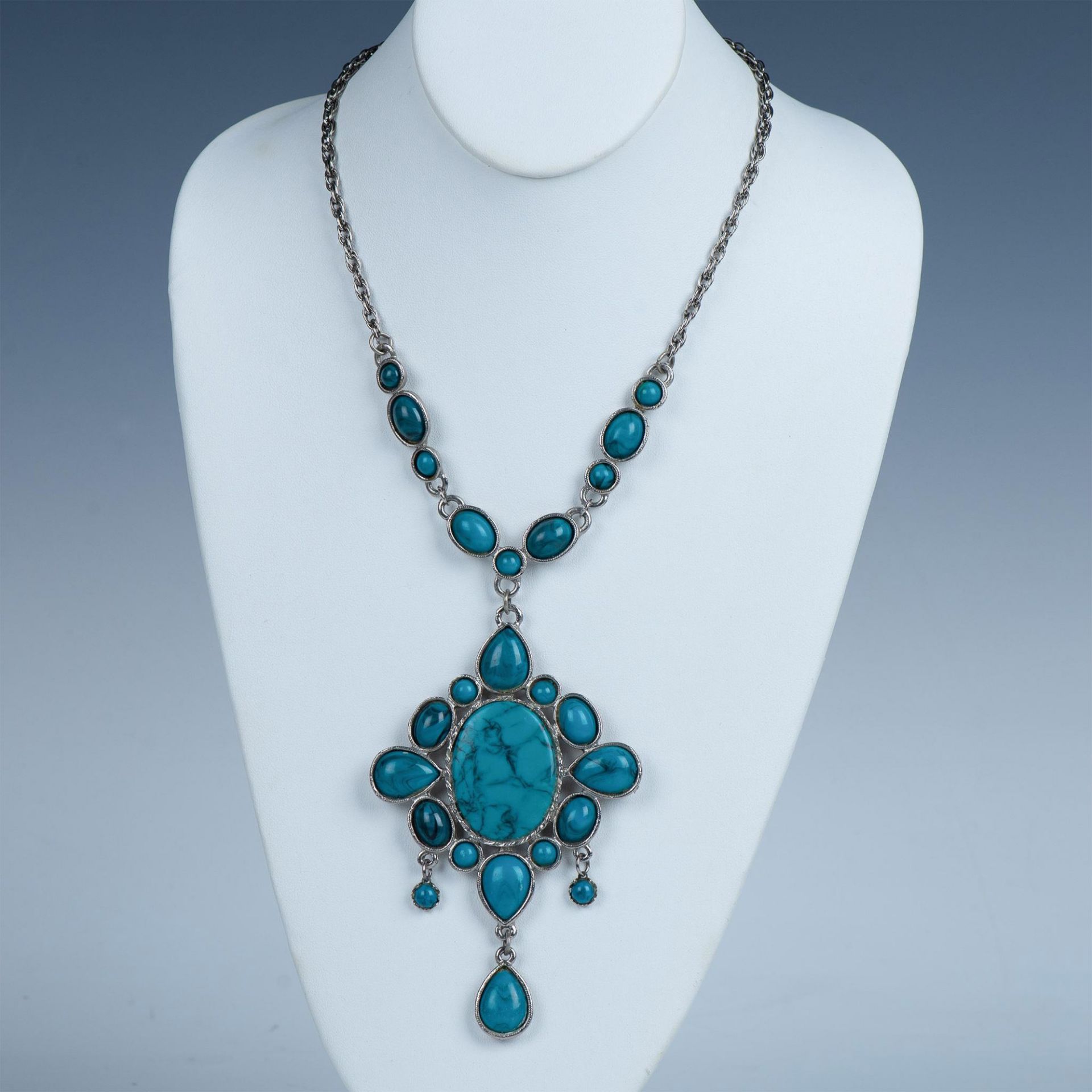 Bold Southwestern Faux Turquoise Pendant Necklace - Bild 2 aus 8