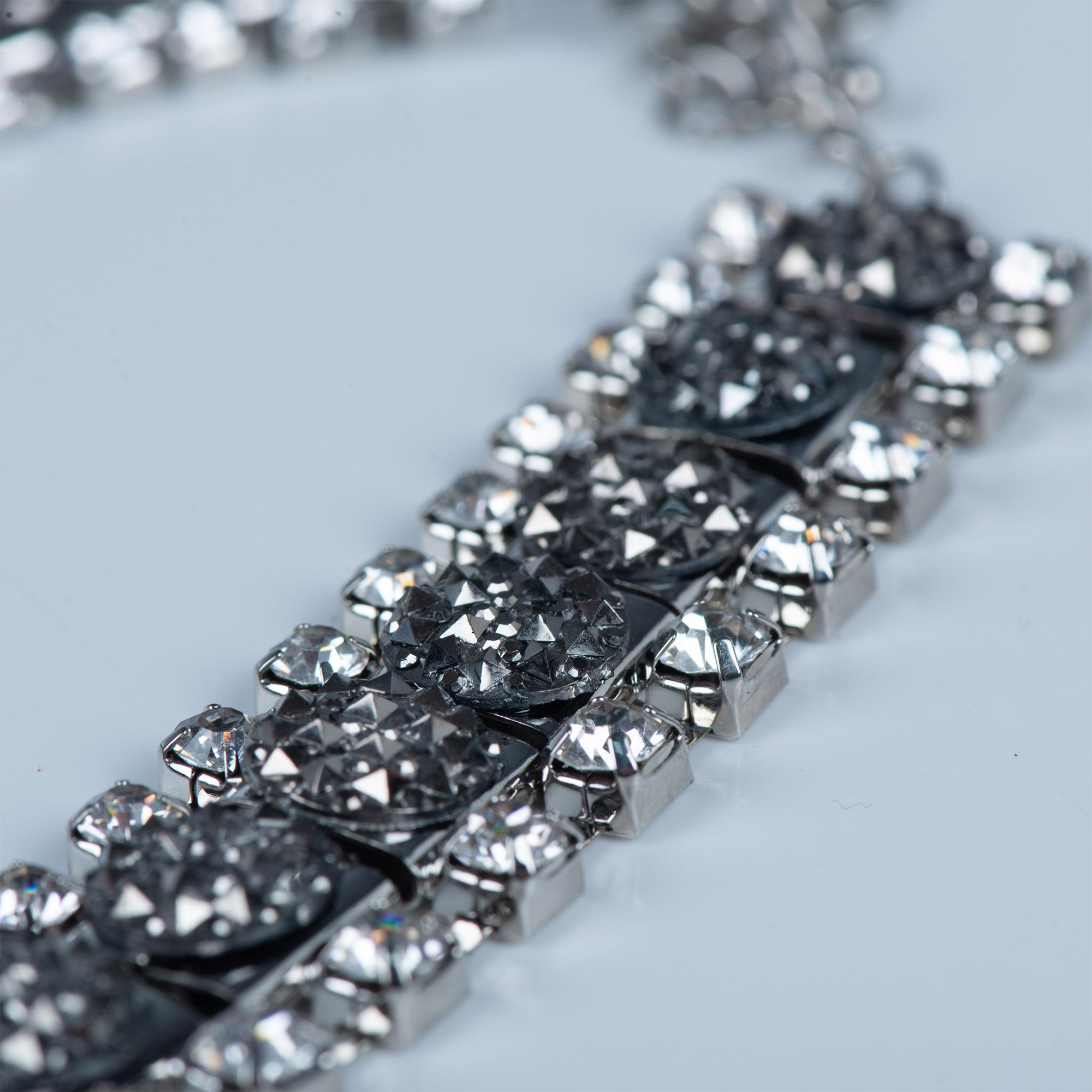 Stunning Rhodium and Rhinestone Necklace - Image 5 of 6