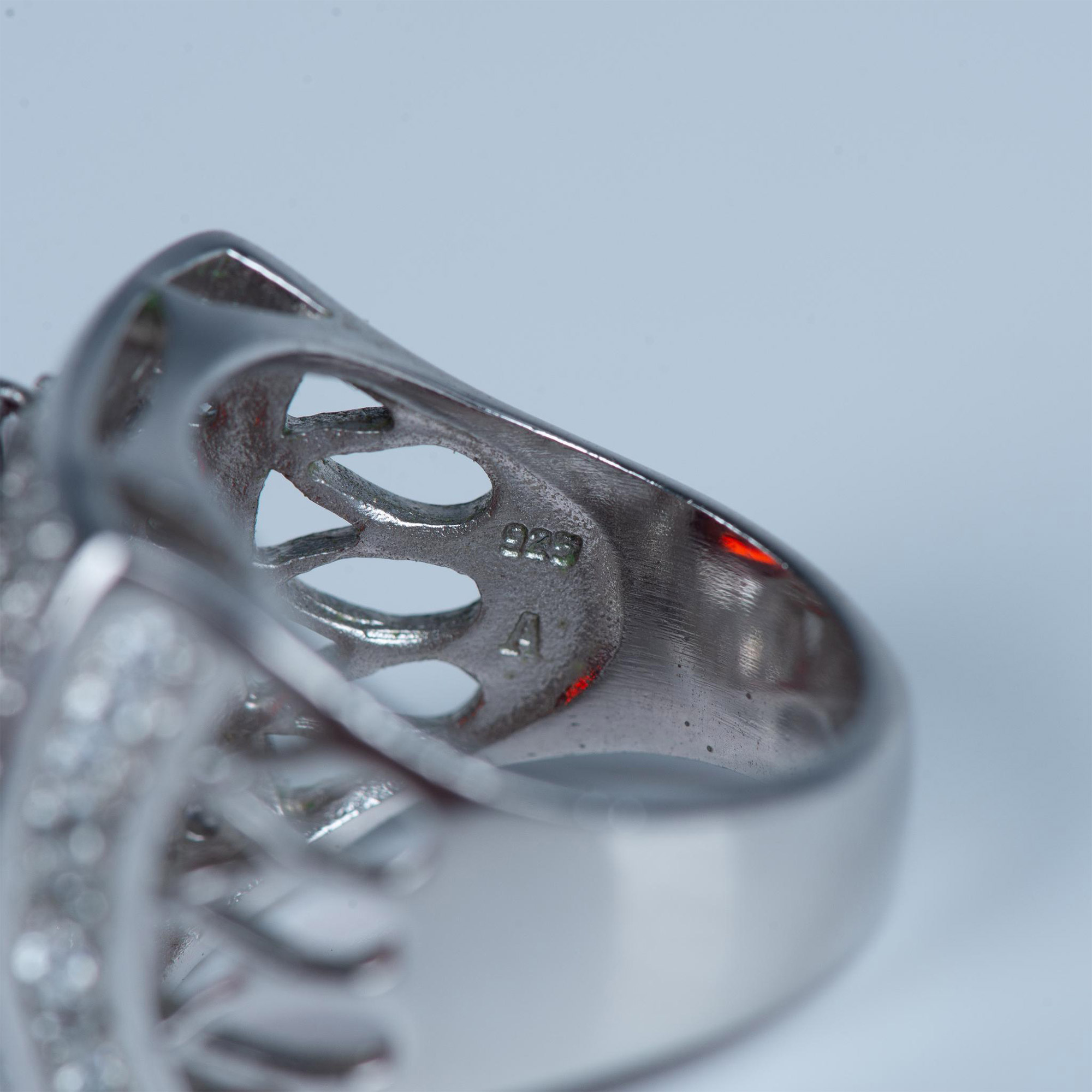 Eye-Catching Sterling Silver and Red Crystal Ring - Image 5 of 6