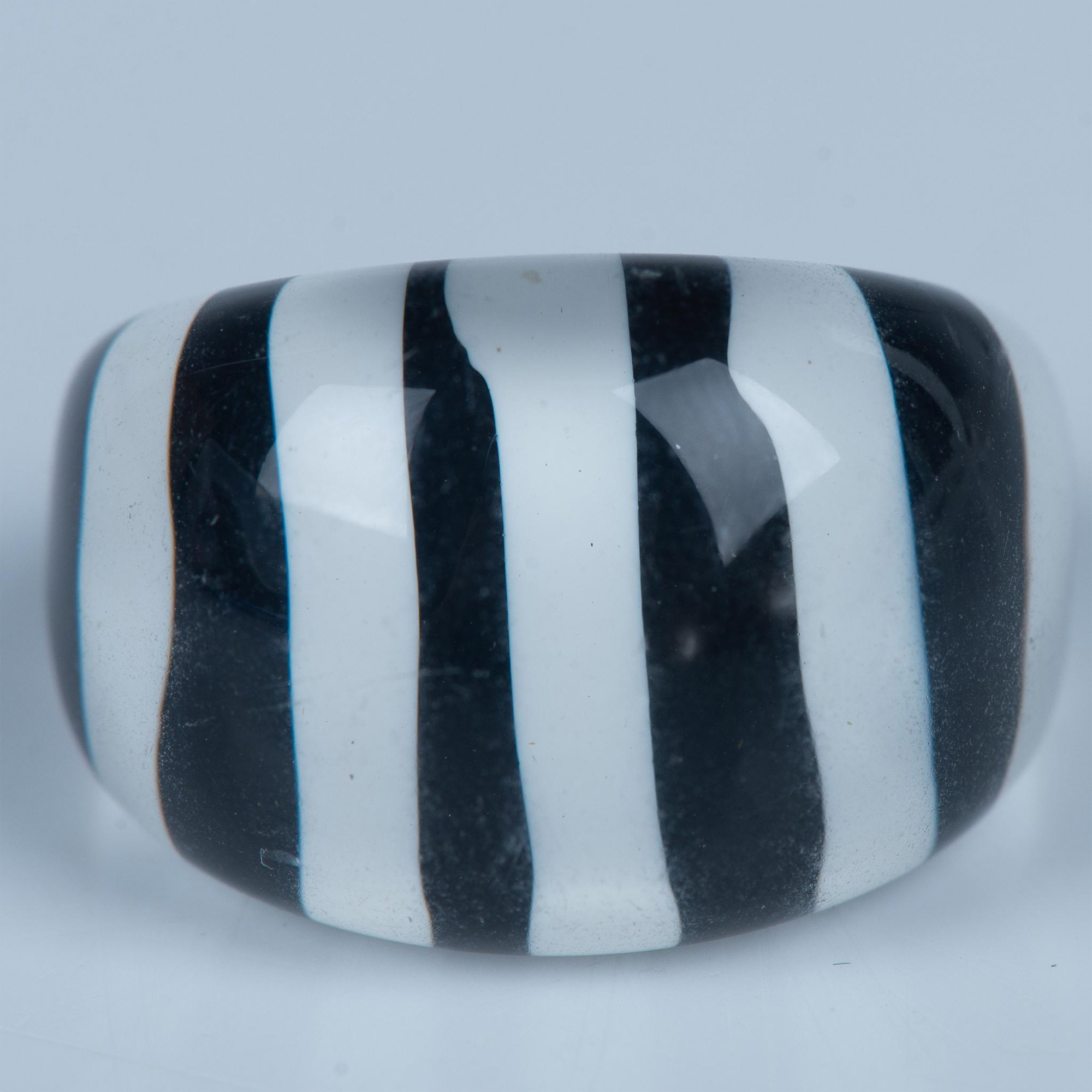 Retro Black & White Striped Lucite Ring - Image 5 of 5