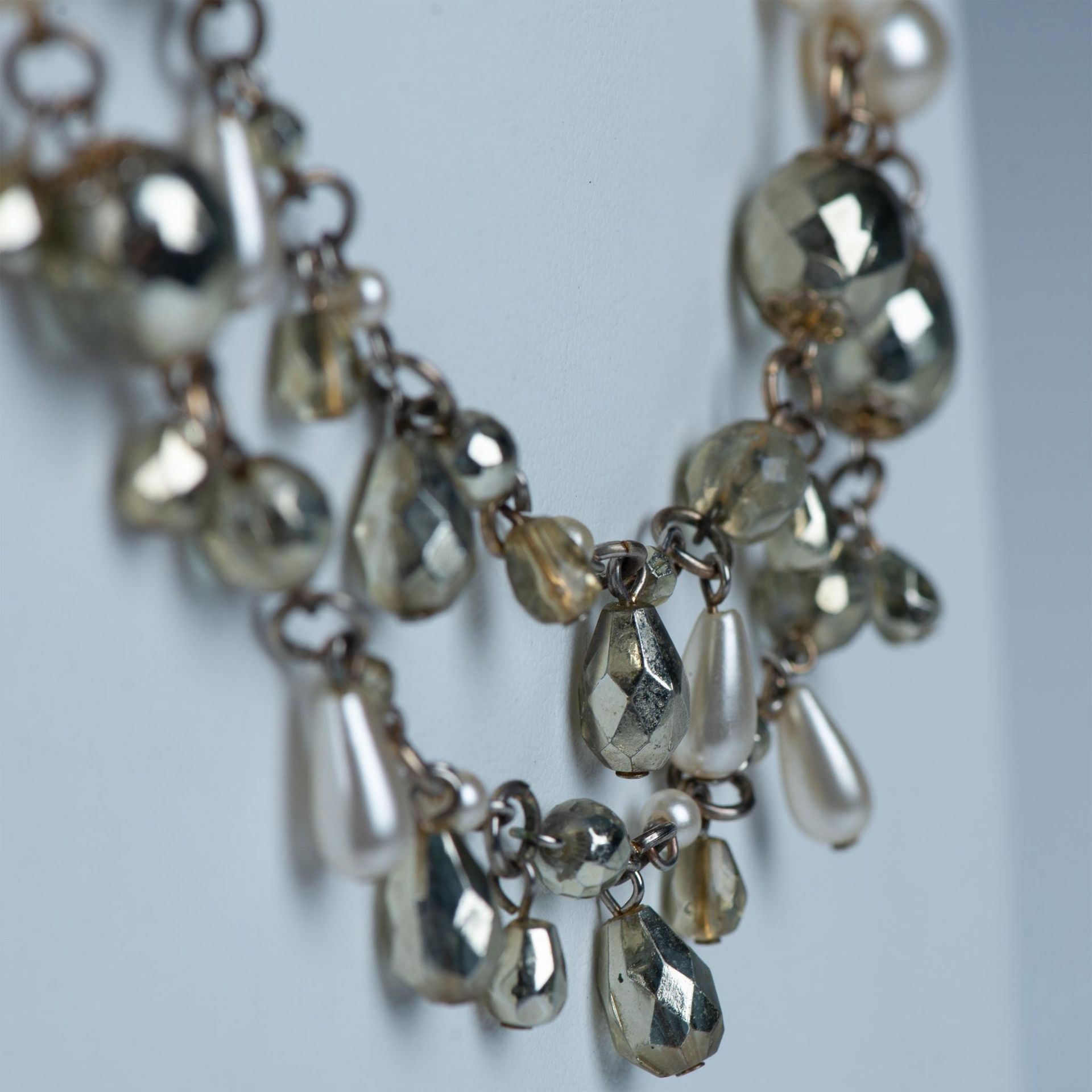 Pretty Gold Tone Faux Pearl Bead Necklace - Bild 2 aus 4