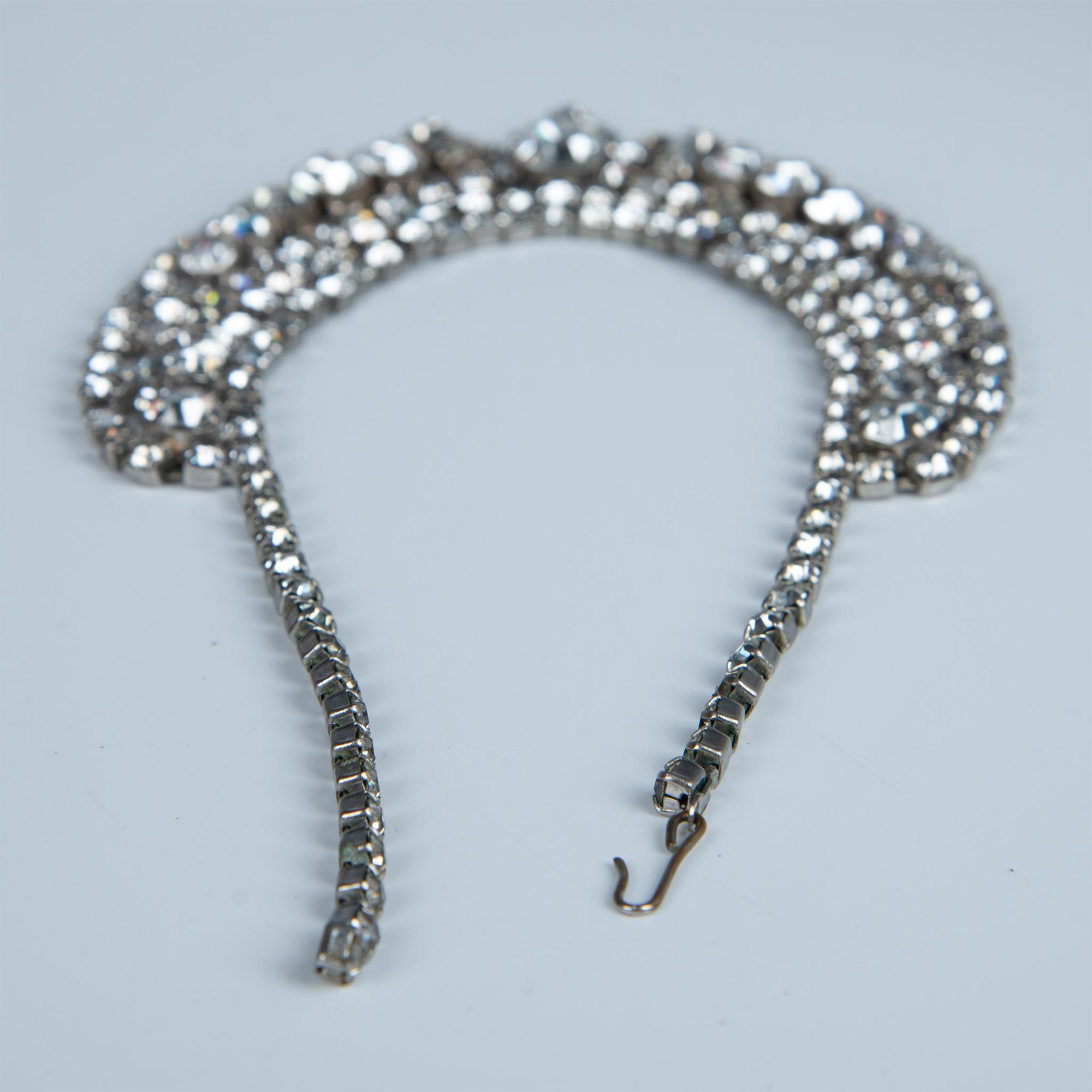 Stunning Silver Metal Rhinestone Choker Necklace - Image 3 of 3