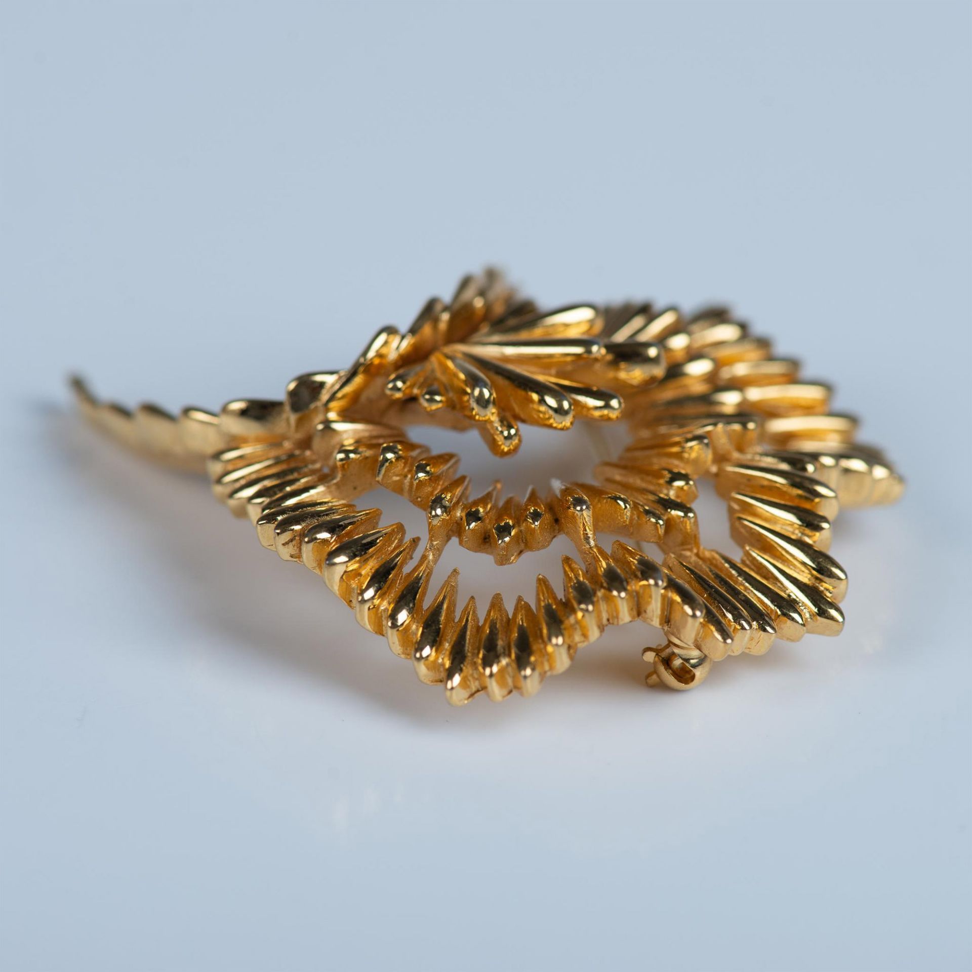 Retro Trifari Gold Metal Floral Brooch - Image 3 of 3