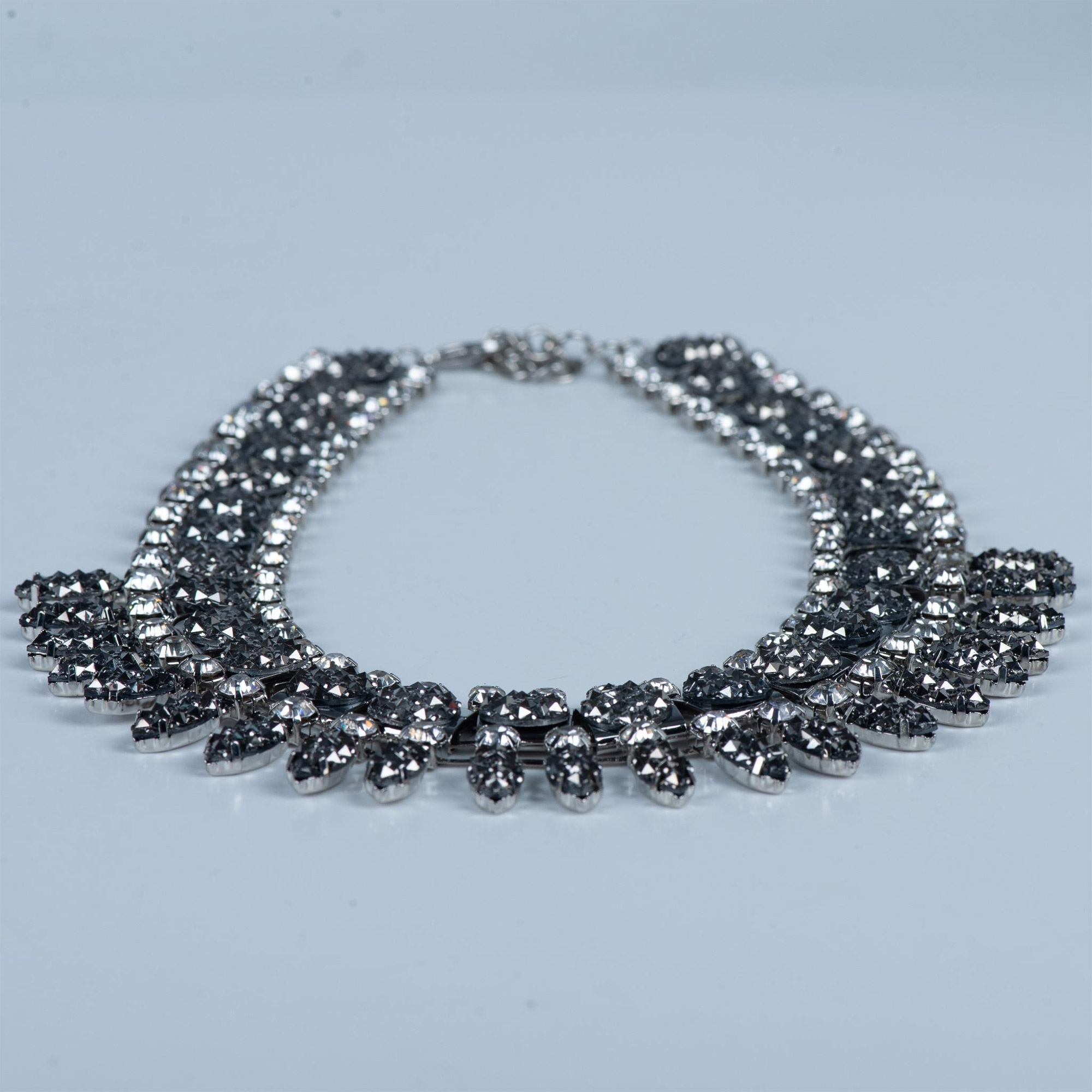 Stunning Rhodium and Rhinestone Necklace - Image 4 of 6