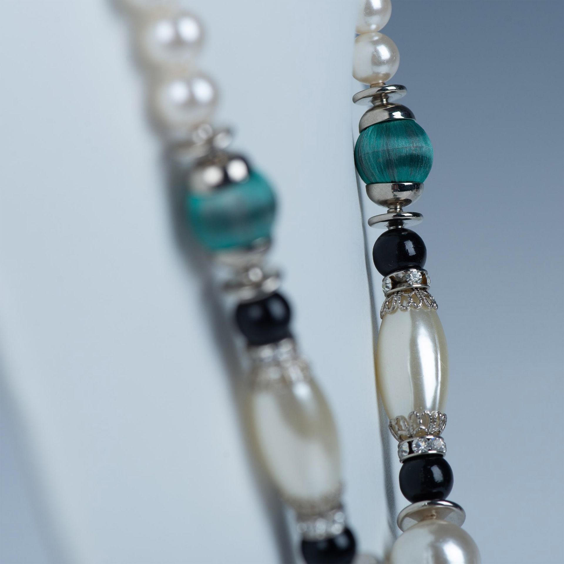 Monplaisin Paris White, Blue & Black Bead Necklace - Bild 3 aus 4
