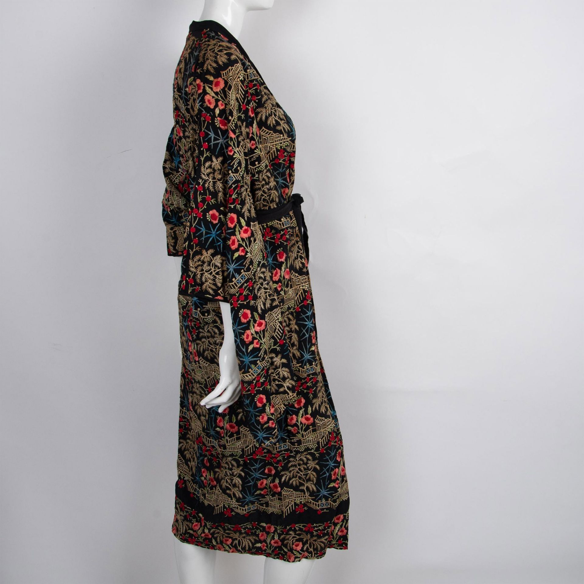 Japanese Embroidered Robe, Size Medium - Image 3 of 8