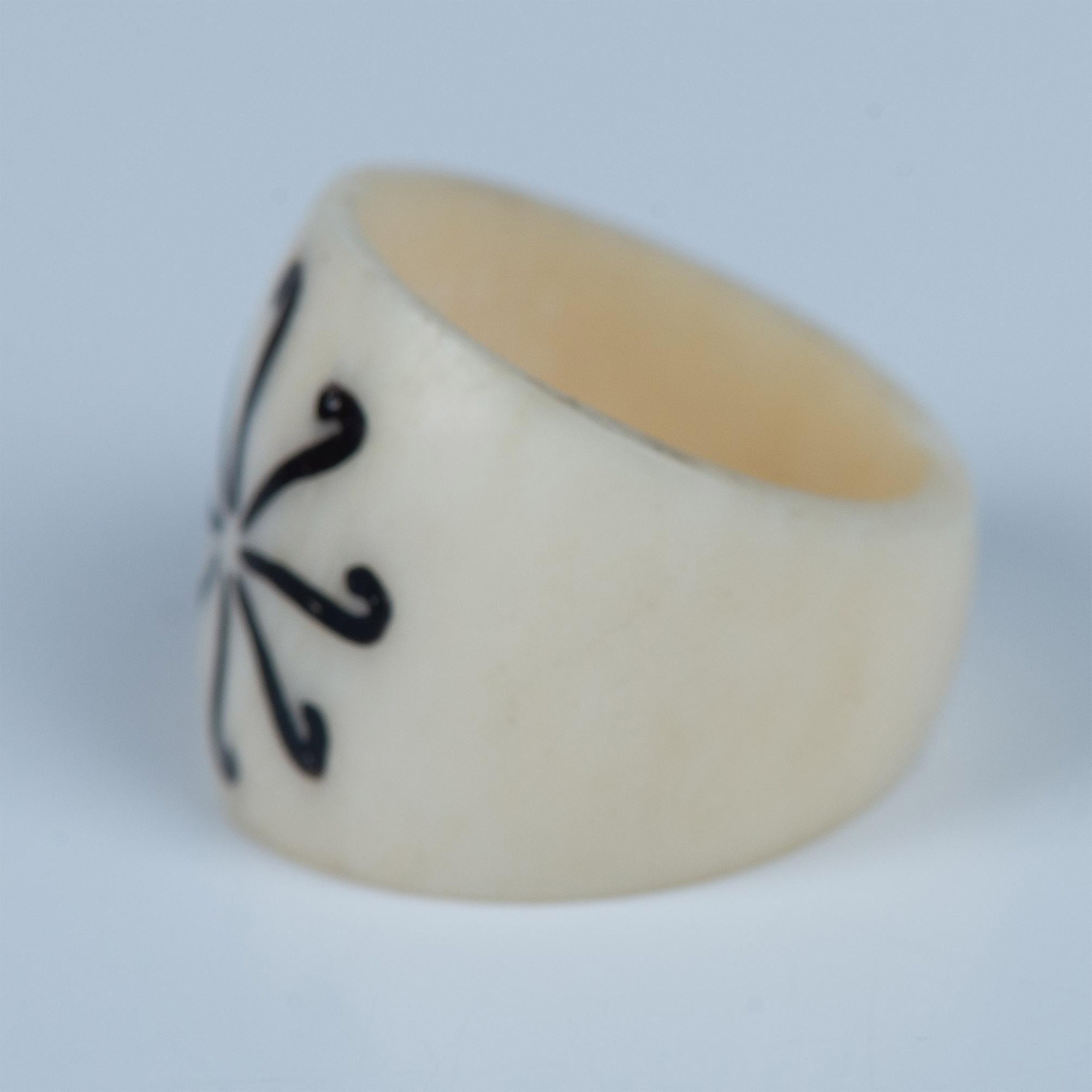 Hand Carved Bone Sunburst Ring - Image 2 of 4