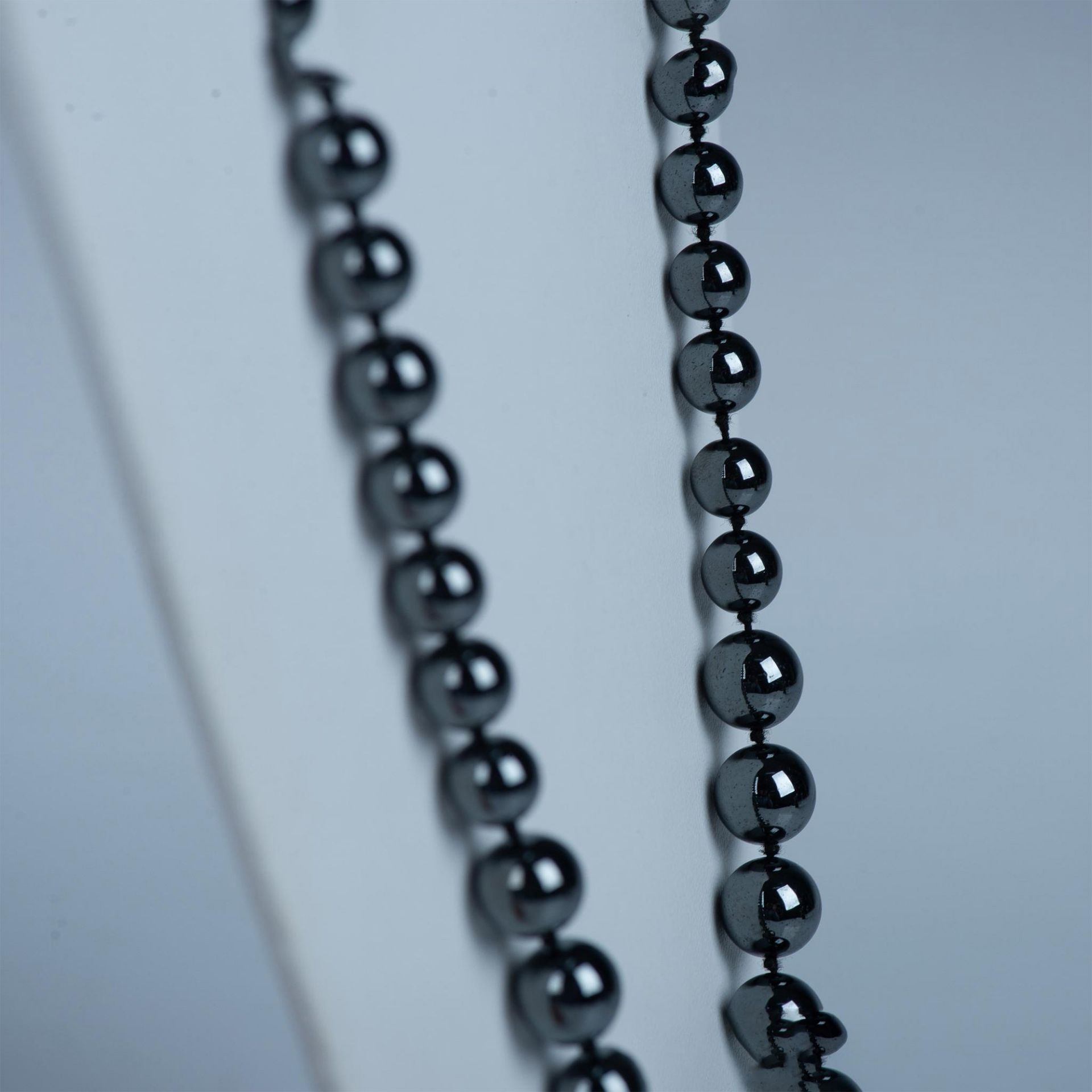 Long Graduated Hematite Bead Necklace - Image 2 of 6