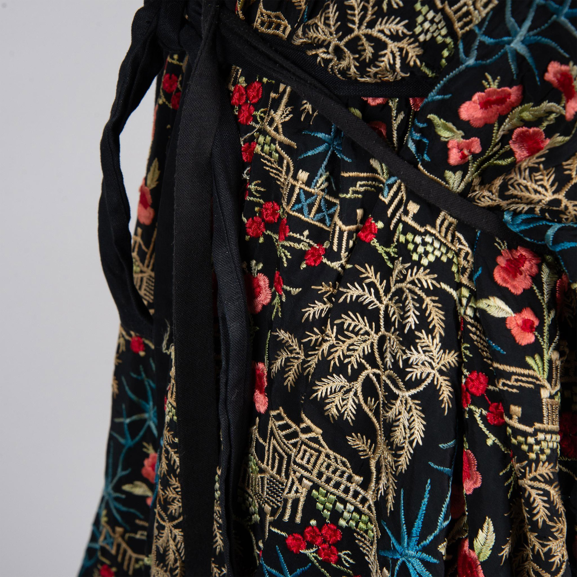 Japanese Embroidered Robe, Size Medium - Image 8 of 8