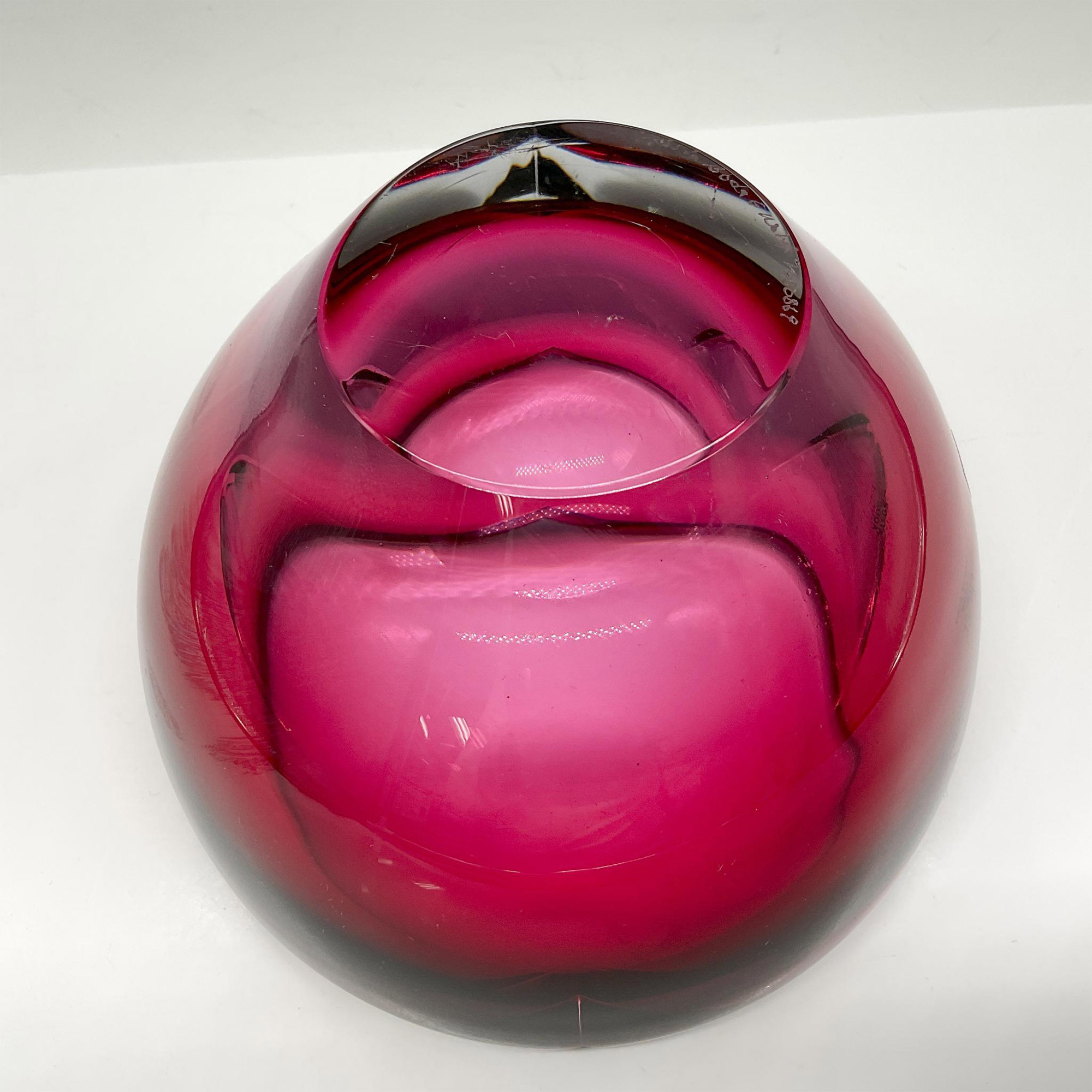 Goran Warff for Kosta Boda Art Glass Bowl, Raspberry - Image 3 of 3