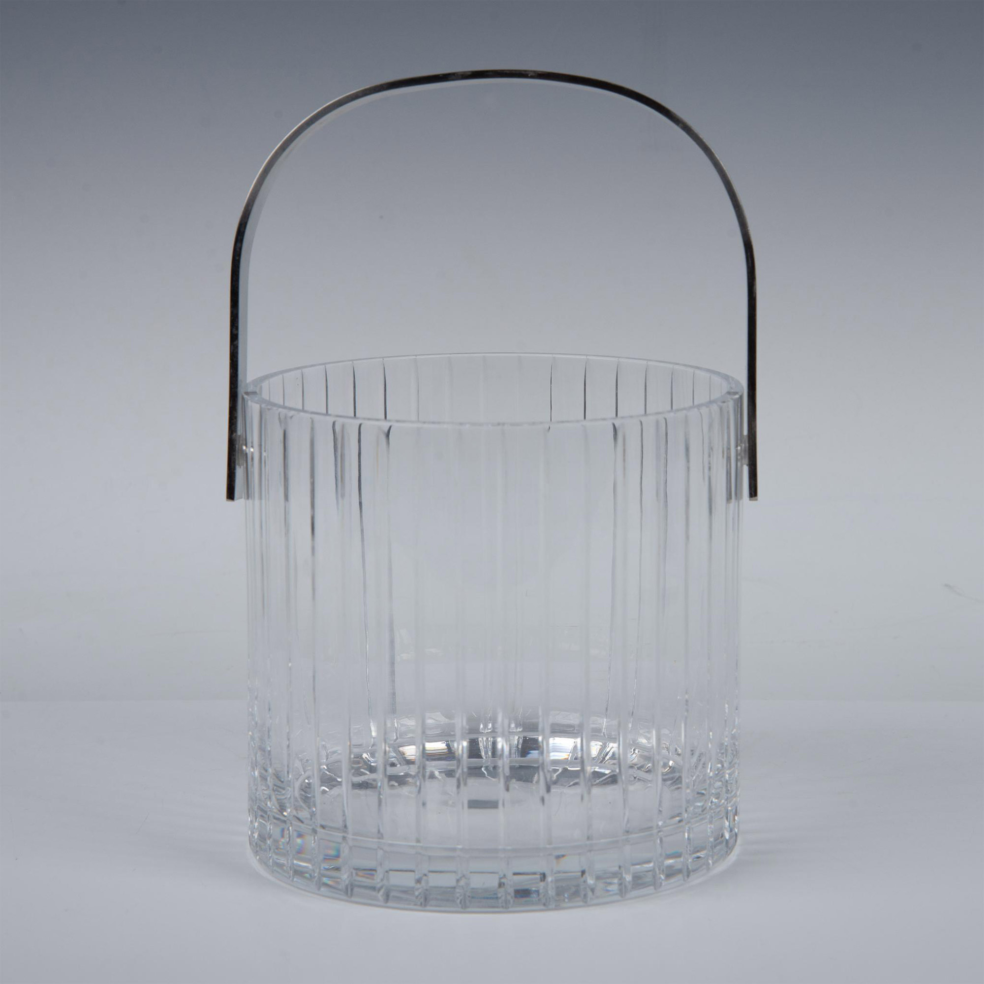 2pc Sasaki Blown-Glass Ice Bucket with Tongs, Ellessee - Image 4 of 6