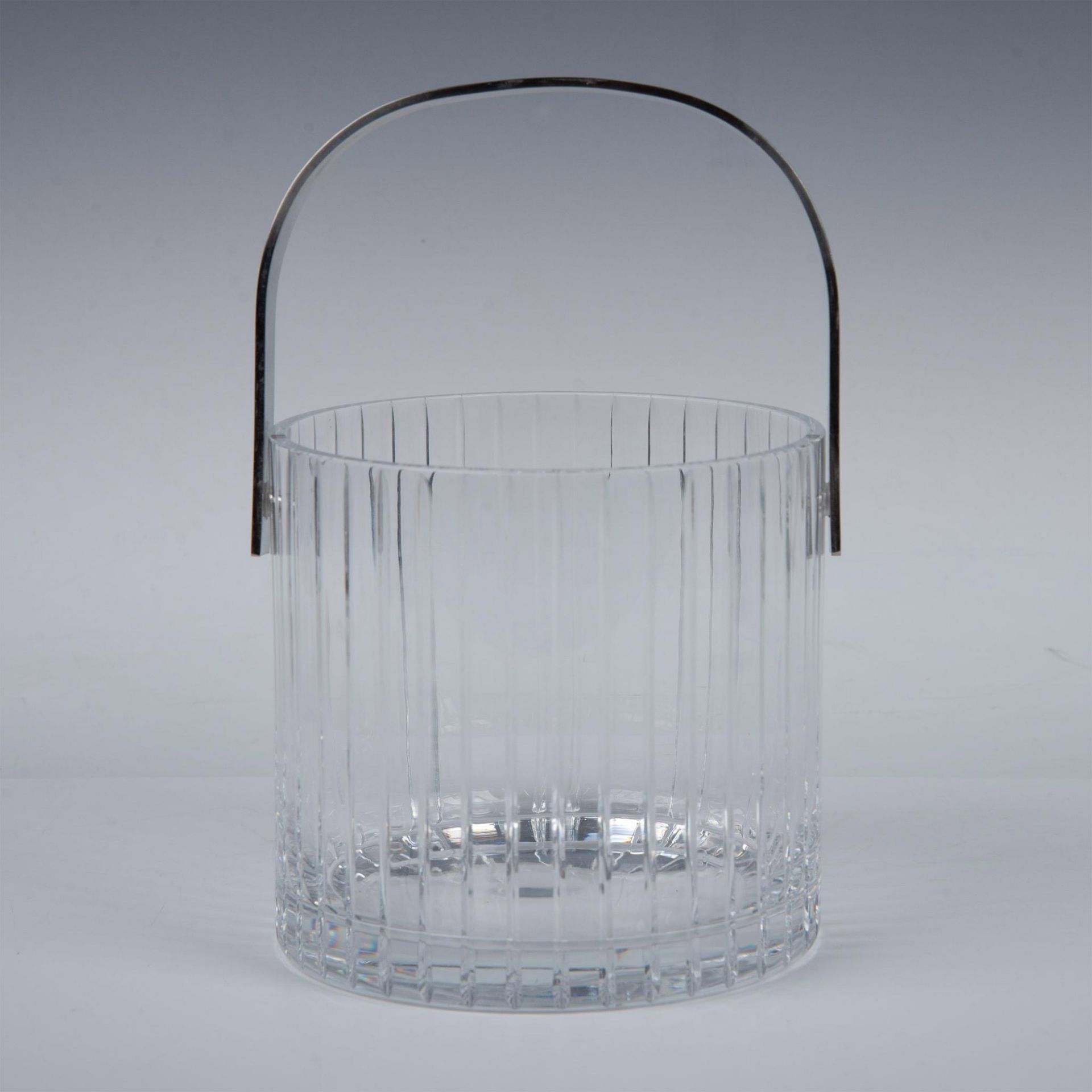 2pc Sasaki Blown-Glass Ice Bucket with Tongs, Ellessee - Image 4 of 6